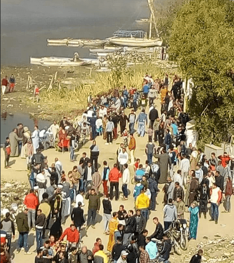 Residents mobilize to prevent entry of construction equipment to Warraq Island