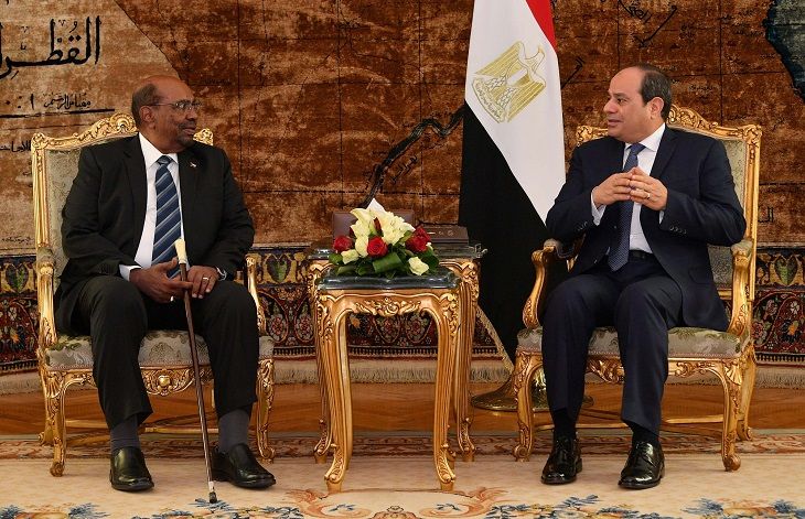 لحفظ استقرار السودان.. مصر تدعم البشير لأنها لا ترى له بديلًا