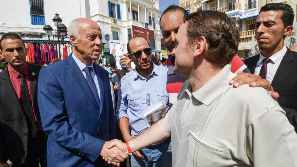 Voters in Tunisia shun traditional leaders as political outsiders advance to runoff