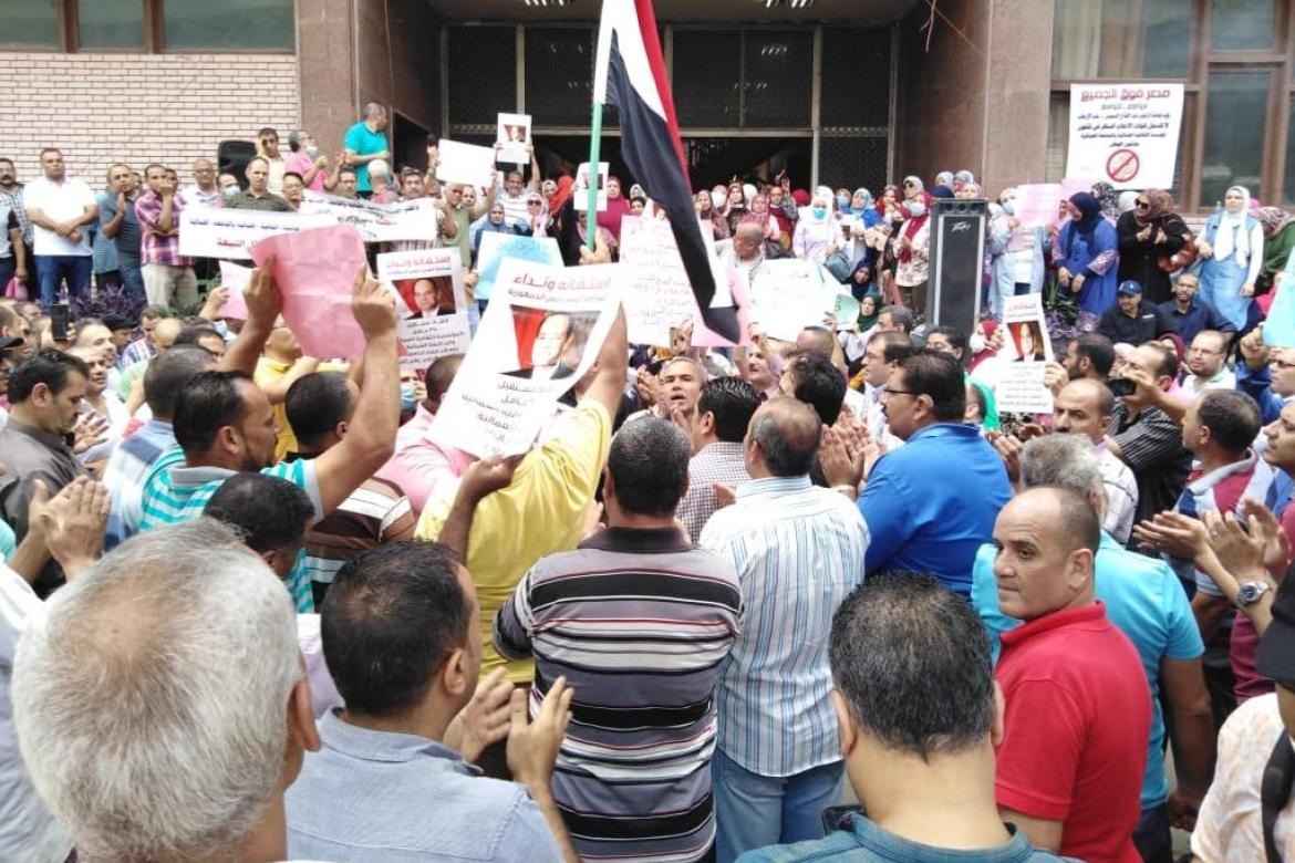 Hundreds stage sit-in at Workers Cultural Foundation, call on Sisi to intervene amid trade union federation mismanagement