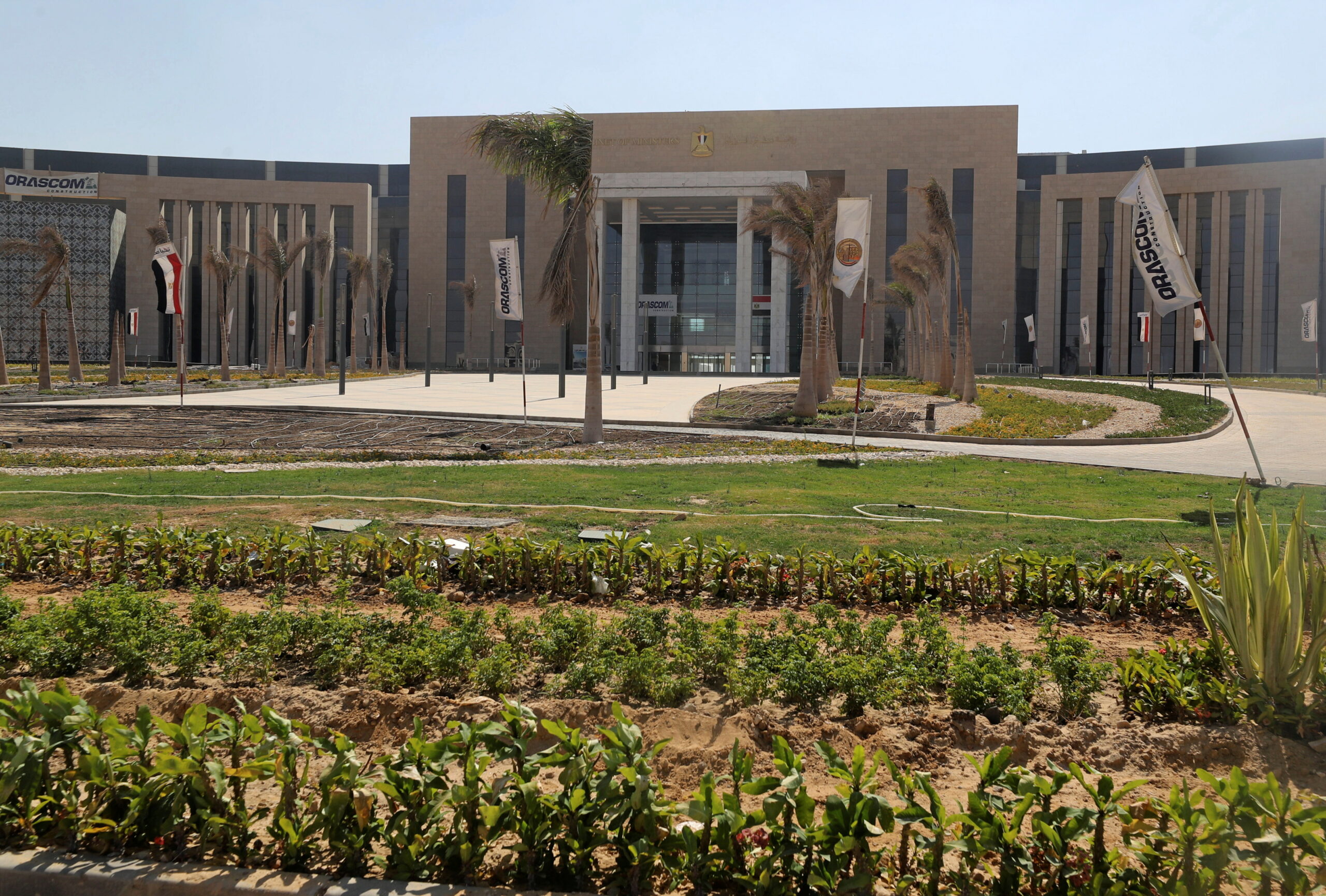 سفارات تتبنى «انتقالًا بطيئًا وجزئيًا» للعاصمة الإدارية الجديدة