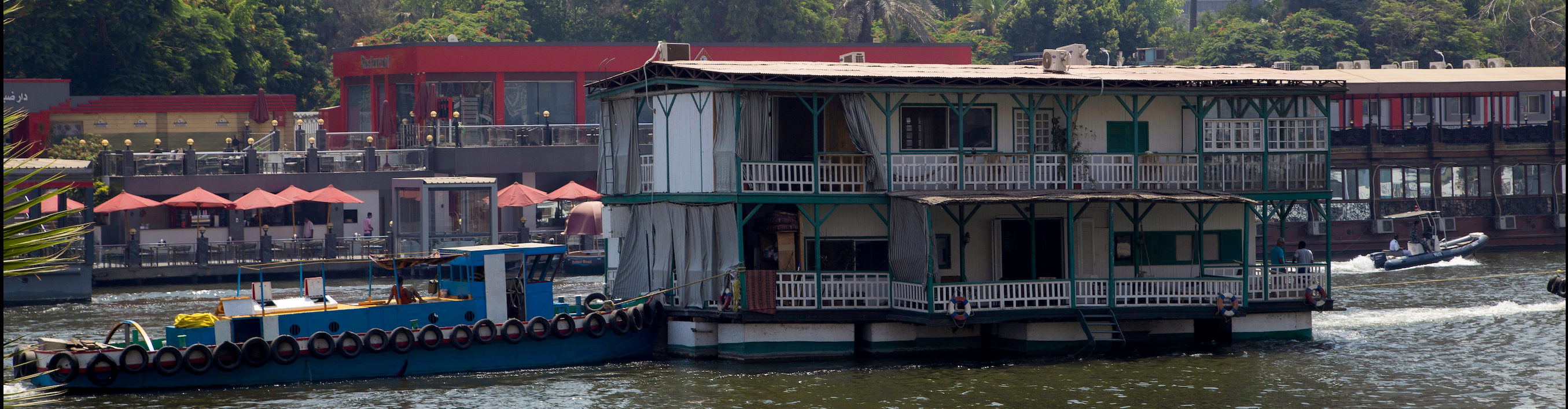 The departure of Kit Kat’s houseboats
