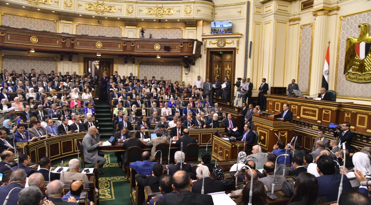 «النواب» يوافق على قرض بـ500 مليون دولار.. ووزيرة التخطيط: «ملتزمون بسقف الاقتراض الخارجي»
