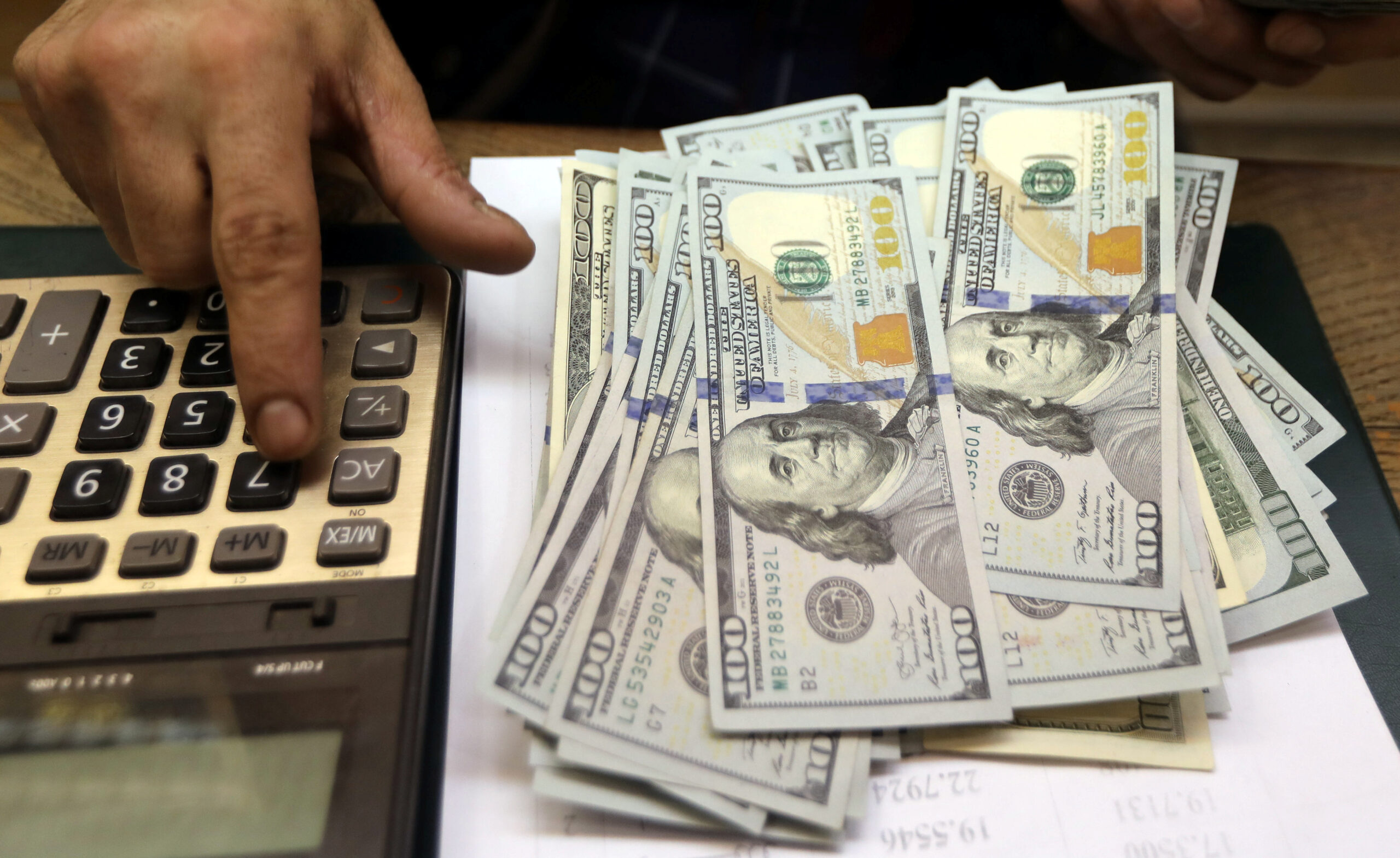 ثاني يوم تعويم.. دليلك لفهم التأثيرات المباشرة لقرار تحرير سعر الجنيه