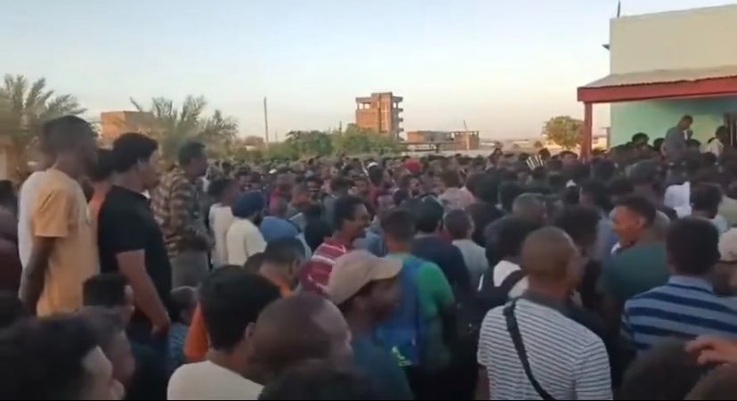 As Foreign Ministry says over 100,000 refugees enter Egypt from Sudan, UN says country needs support to meet humanitarian need
