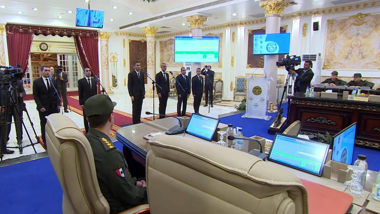 مجلس الوزراء يقصر التعيين في الحكومة على الحاصلين على دورة تأهيل من الكلية الحربية 