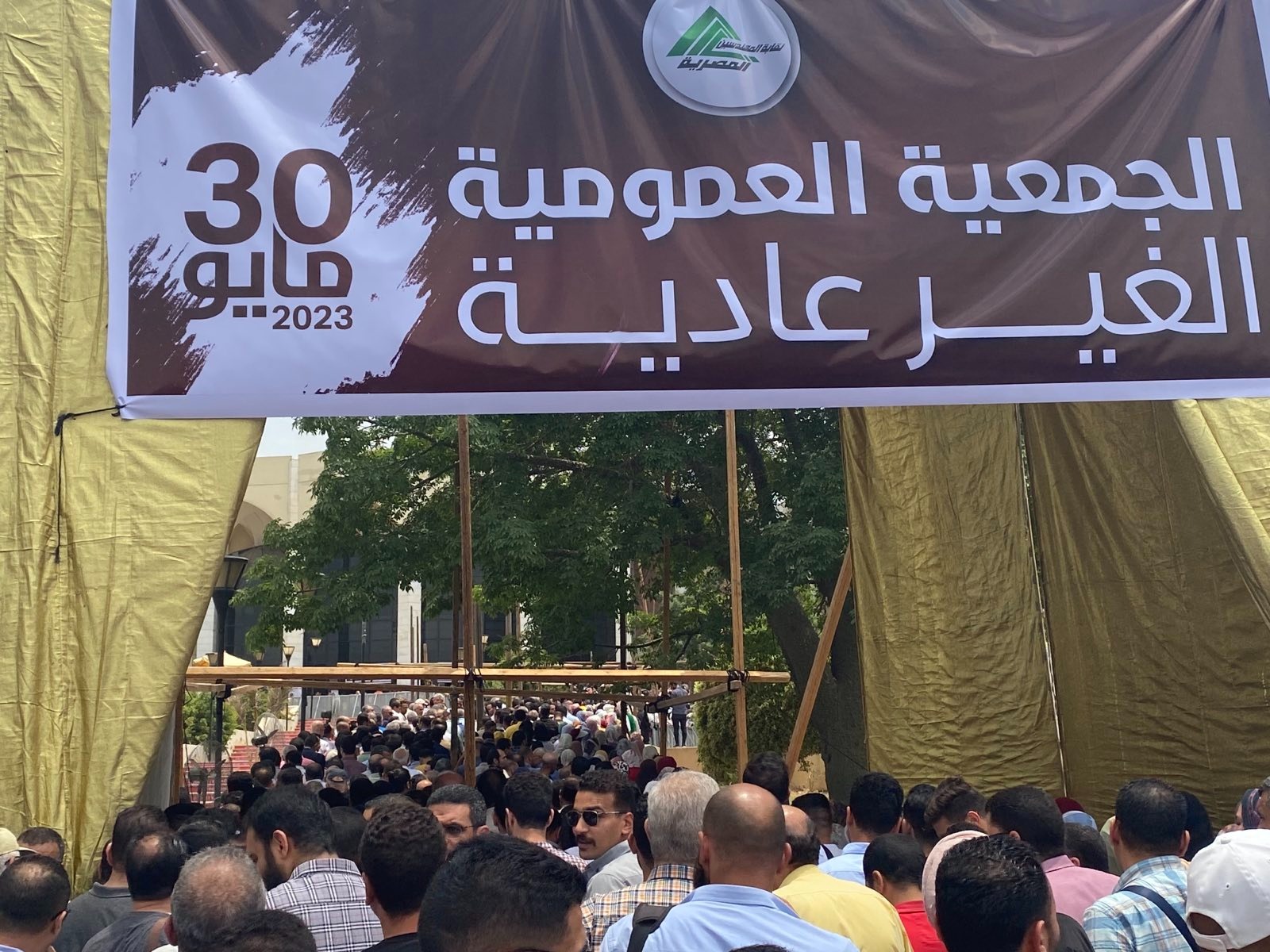 حضور كثيف في «عمومية سحب الثقة» من نقيب المهندسين | دعوى قضائية عاجلة لوقف هدم مقابر القاهرة التاريخية