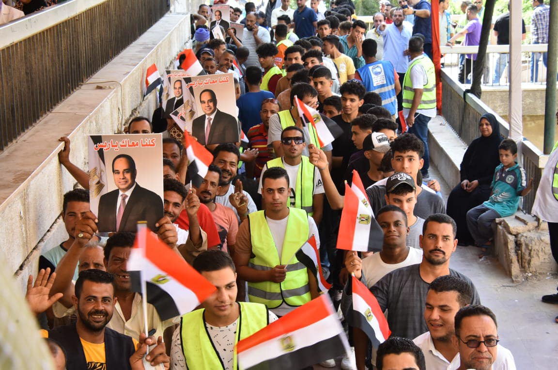 توكيلات «الرئاسة»: طوابير للسيسي.. وشكاوى من منع مؤيدي الطنطاوي