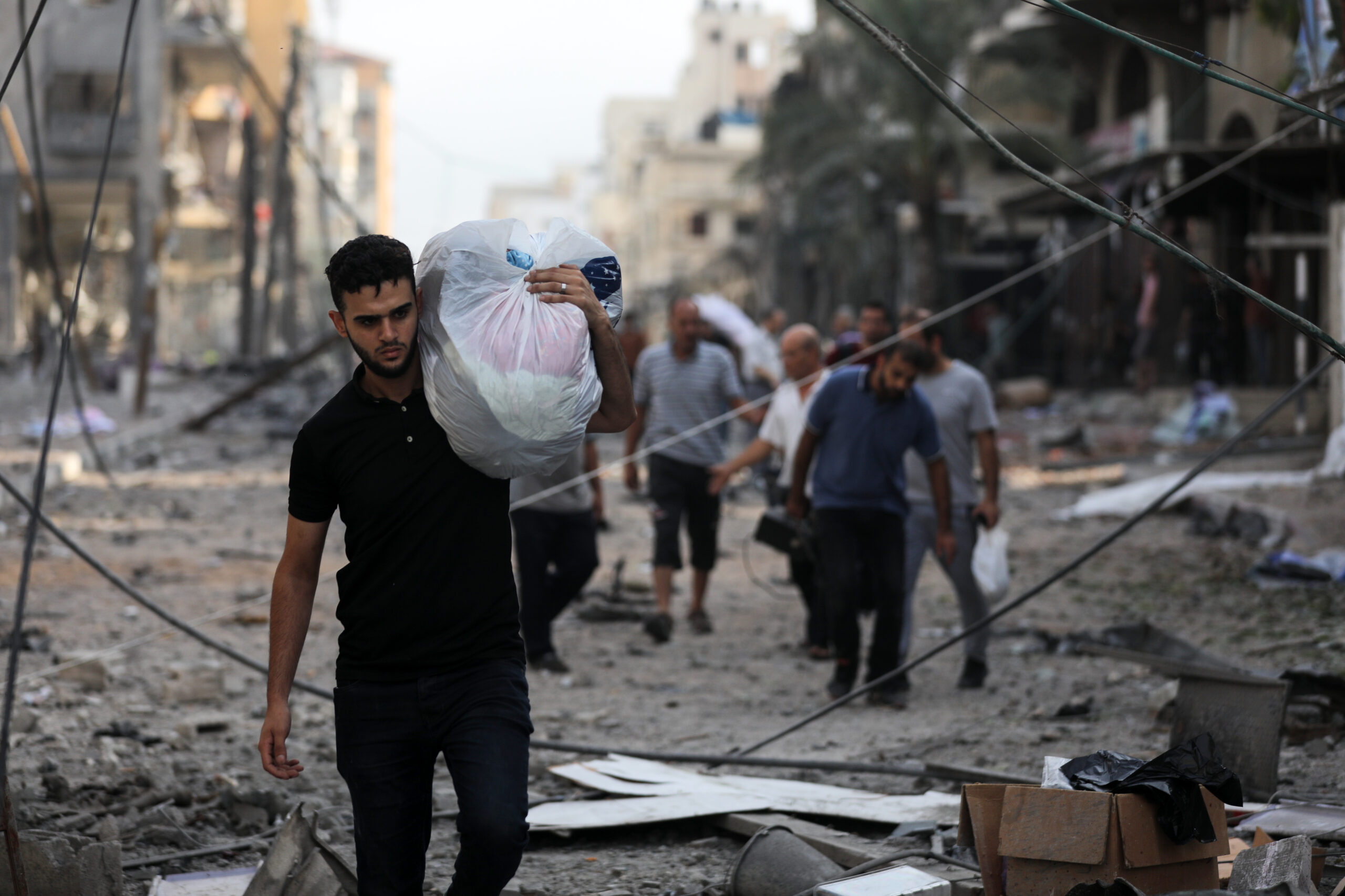 Palestinians in Gaza move south, flee Israeli bombing while defying ‘displacement plan’