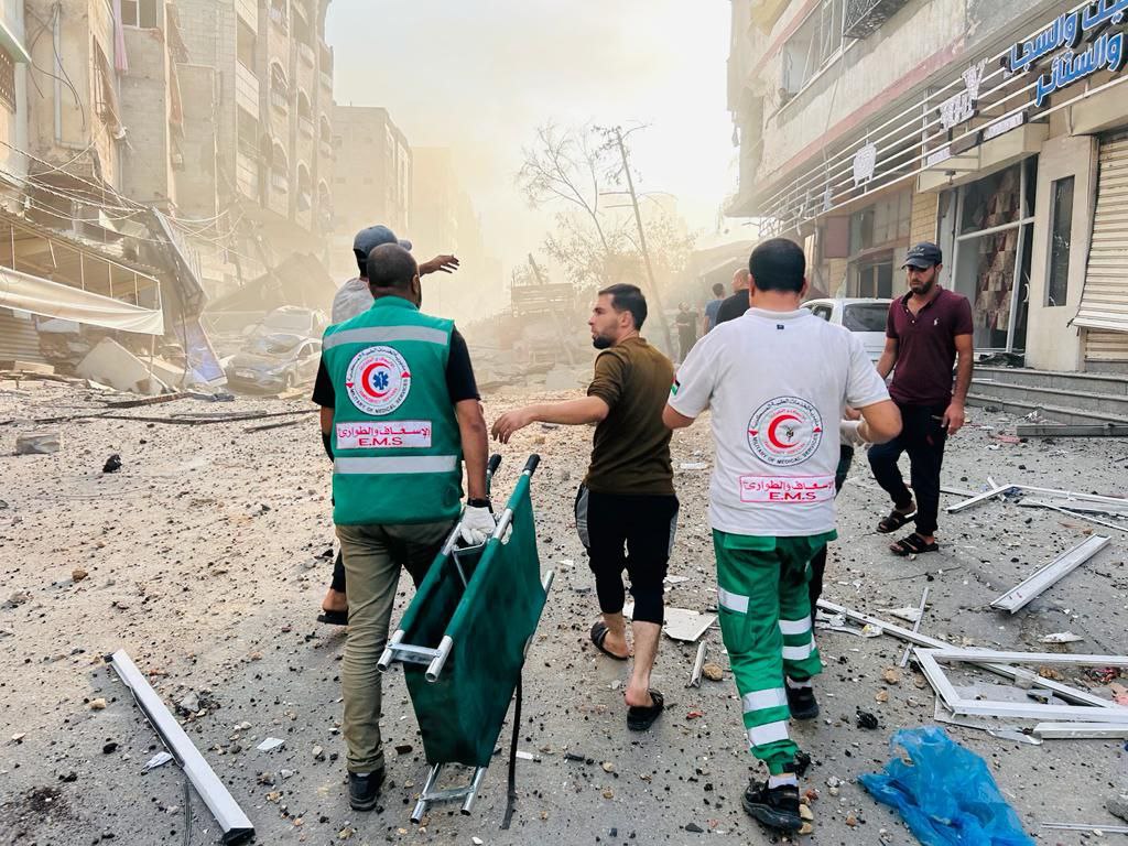 عودة محدودة للاتصالات في غزة.. القسّام تشتبك مع قوات الاحتلال البرية.. و«الصحة» تناشد فتح معبر رفح 