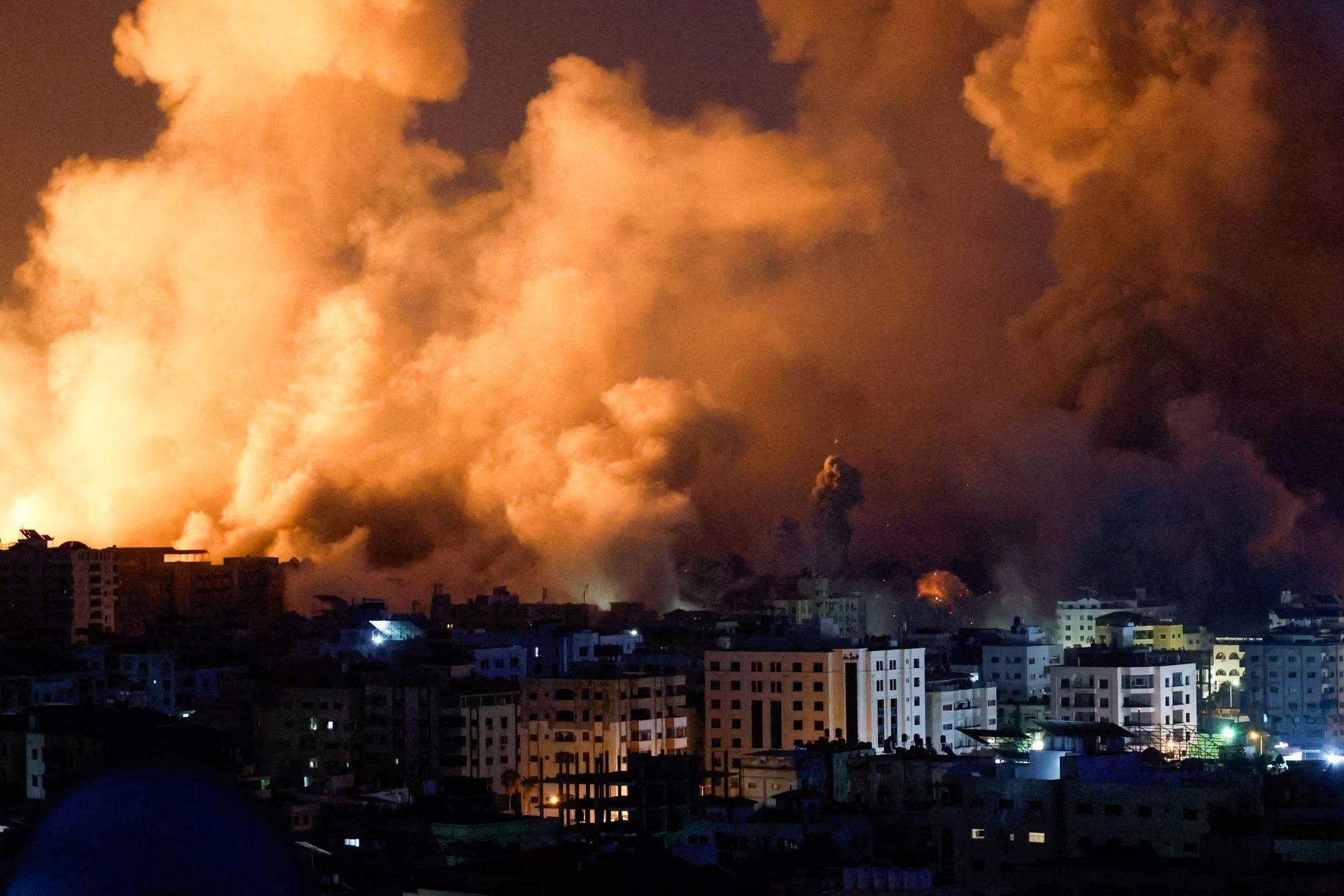 الاحتلال يستهدف غزة بـ13 غارة في الساعة 