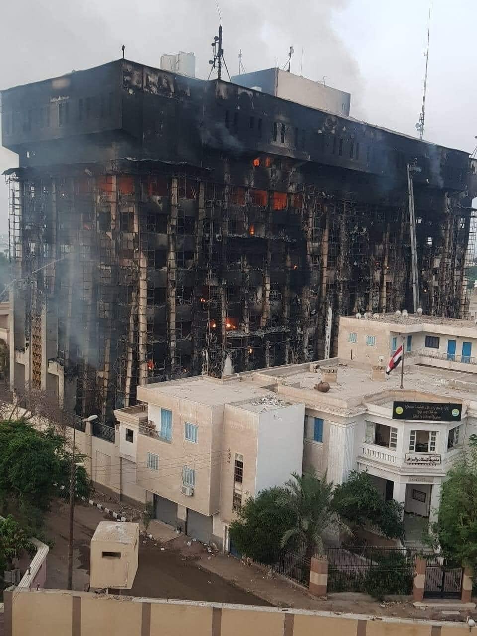 13 نعيًا لوفيات في حريق مديرية أمن الإسماعيلية.. ولا بيانات رسمية بعد