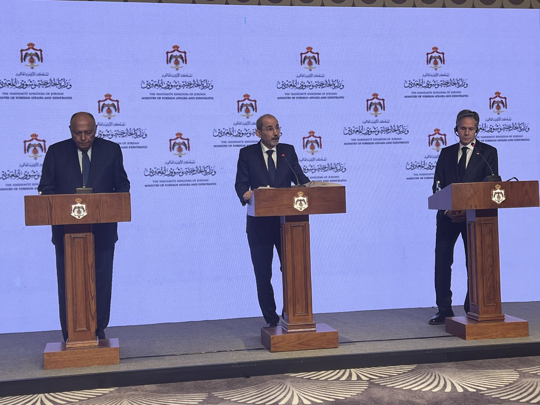بلينكن في الأردن يريد هزيمة حماس | وزير الصحة يرفض الإعلان عن عدد مصابي غزة في مصر 
