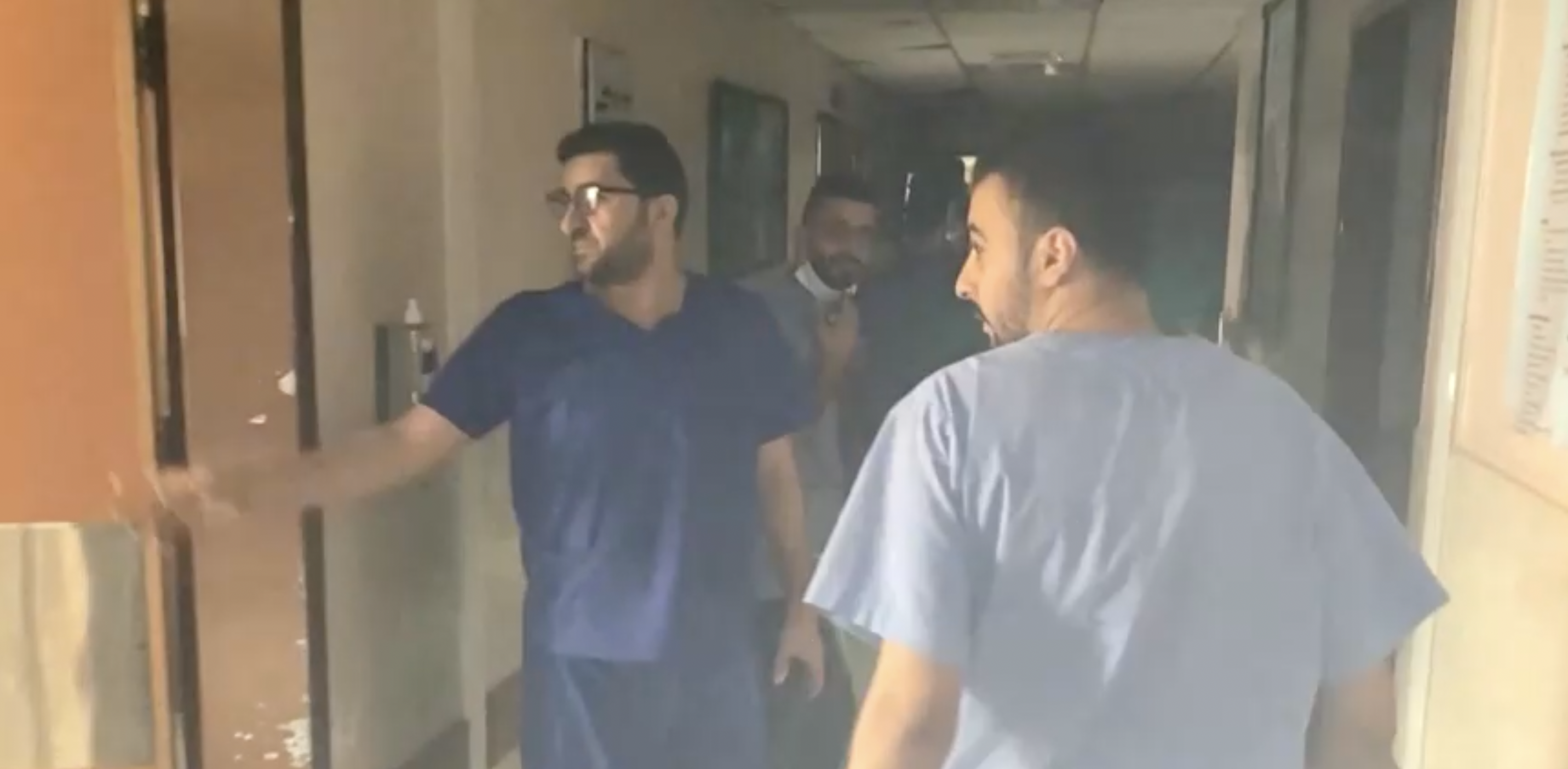 إسرائيل تقتل 312 كادرًا طبيًا وتعتقل 99 في غزة وتطلق النار على قافلة مساعدات
