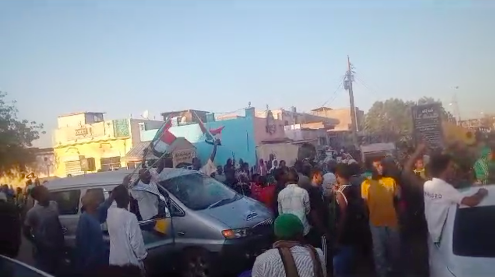 Crowds take to streets of Wad Madani to celebrate military rebuffing RSF attack that sent thousands fleeing, even as resumption of fighting looms