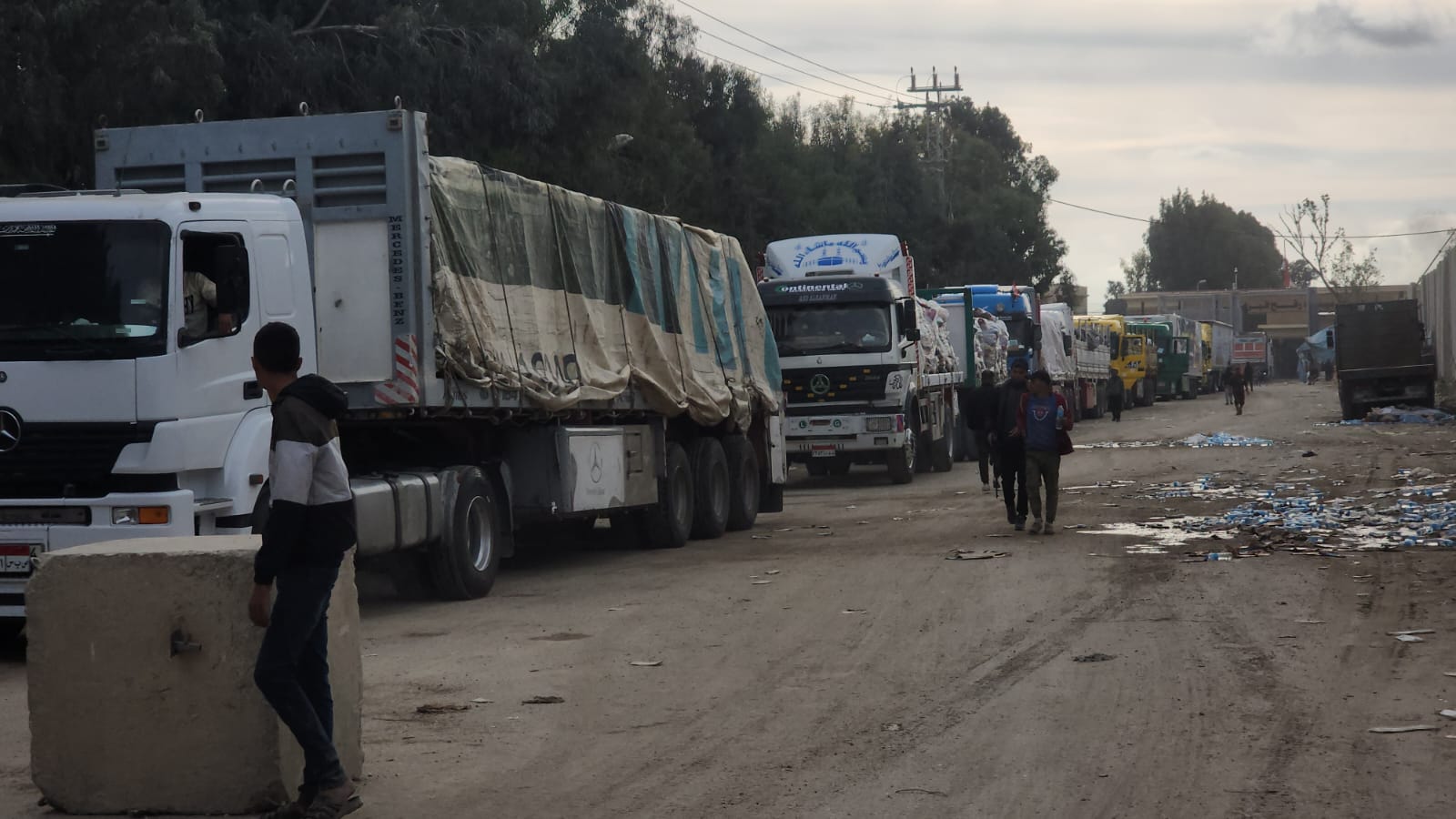 No increase in aid deliveries following UN resolution, still no ceasefire