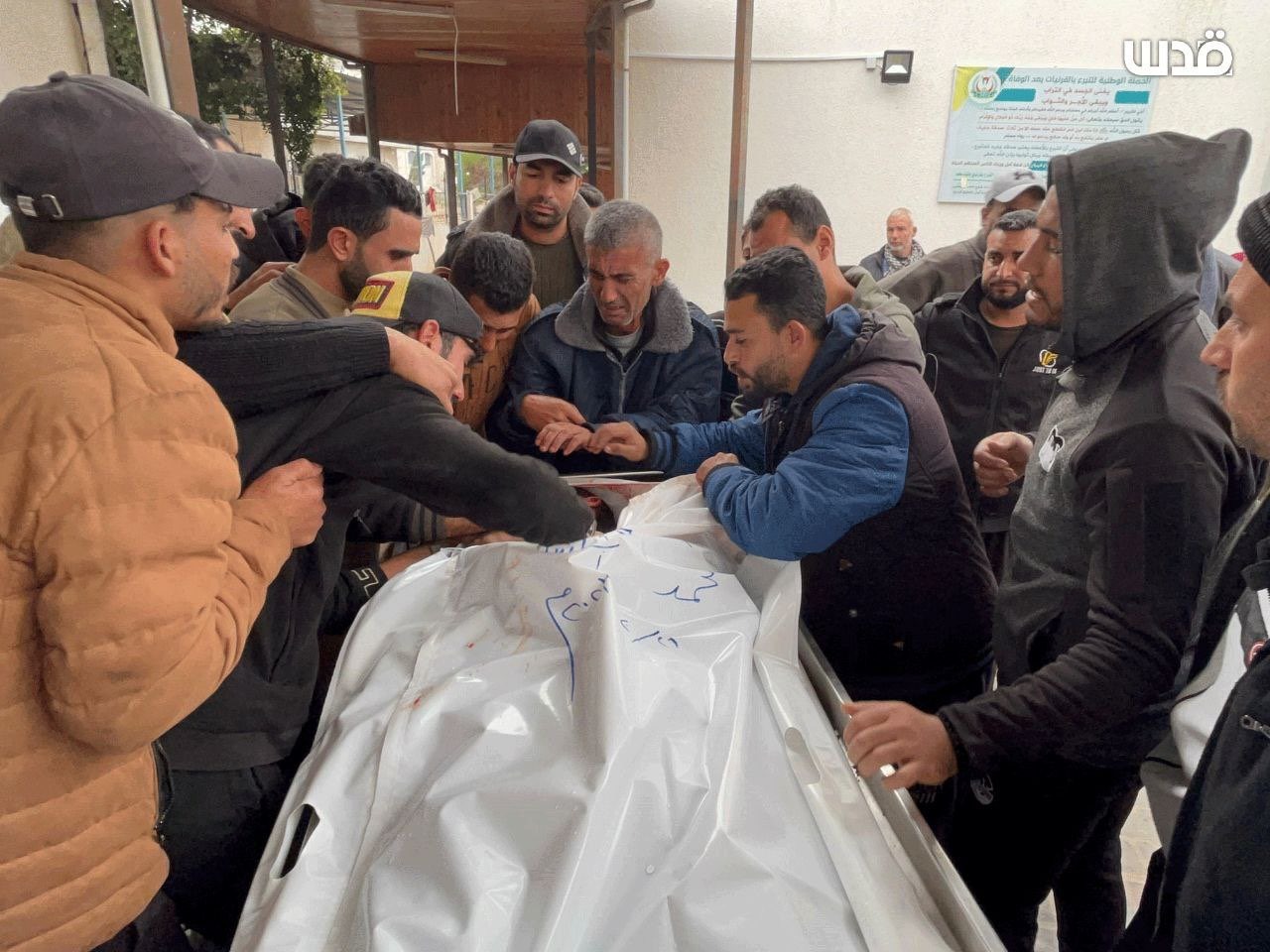 الاحتلال يفرج عن 38 أسيرًا و«القسام» تقصف تل أبيب.. وسط مفاوضات بلا هدنة وشمال بلا مستشفيات