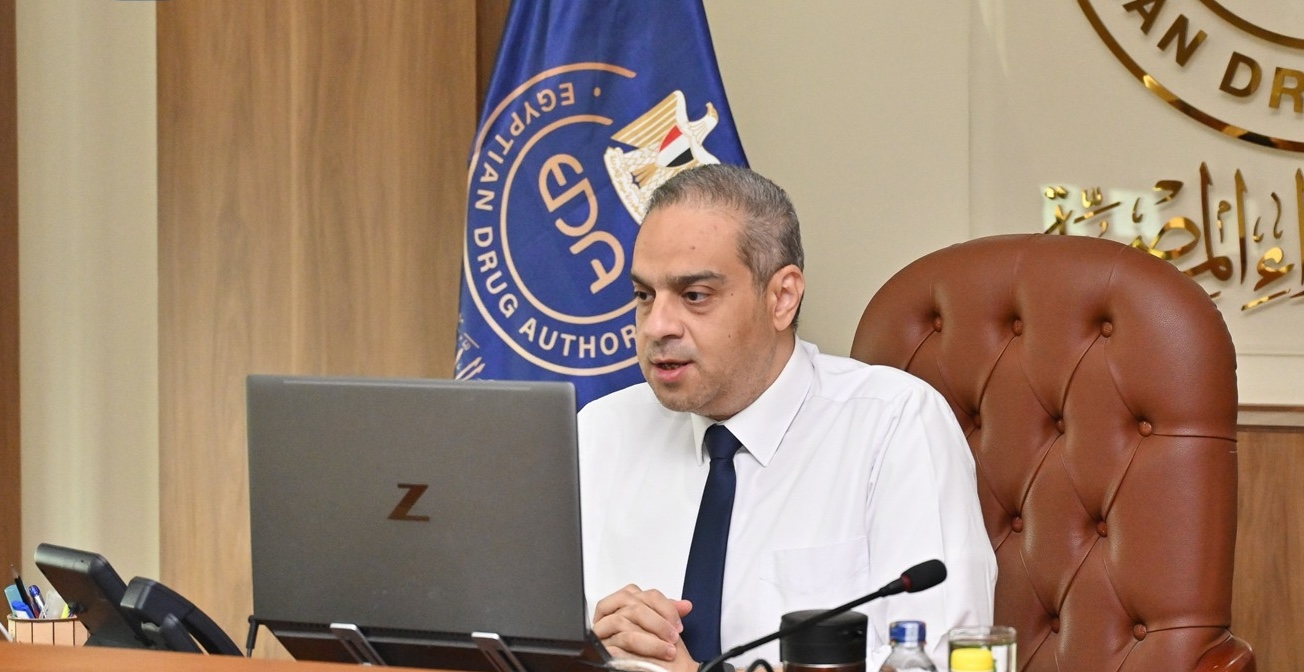 كواليس إقالة رئيس هيئة الدواء من منصبه
