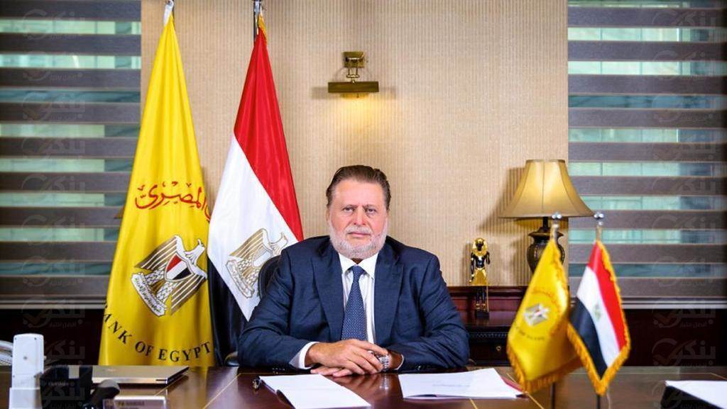 ارتباك في الأسواق بعد قرار «المركزي» بـ«تقييد» السحب النقدي بالجنيه من البنوك | «شعبة المستوردين» تحذر: البضائع المحتجزة في الموانئ تتجاوز 7 مليار دولار