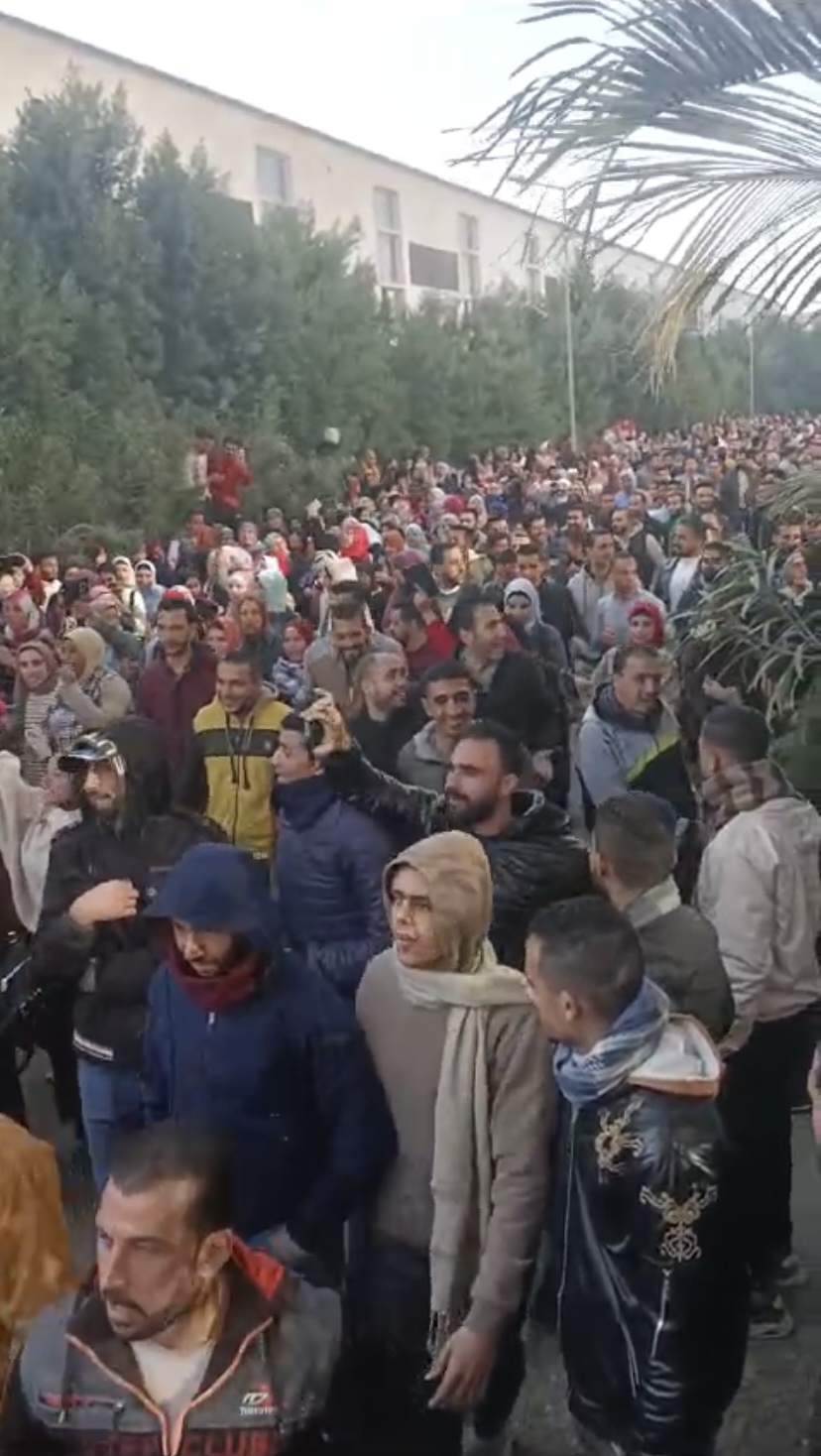 عمال «تي آند سي» يهددون بمواصلة الإضراب لزيادة اﻷجور.. ورئيس الشركة: نوفر أعلى مرتبات في مصر