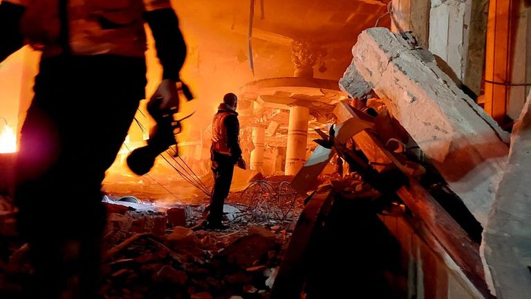 67 قتيلًا في قصف رفح.. ونازحون يروون شهادات «أول أيام القيامة»