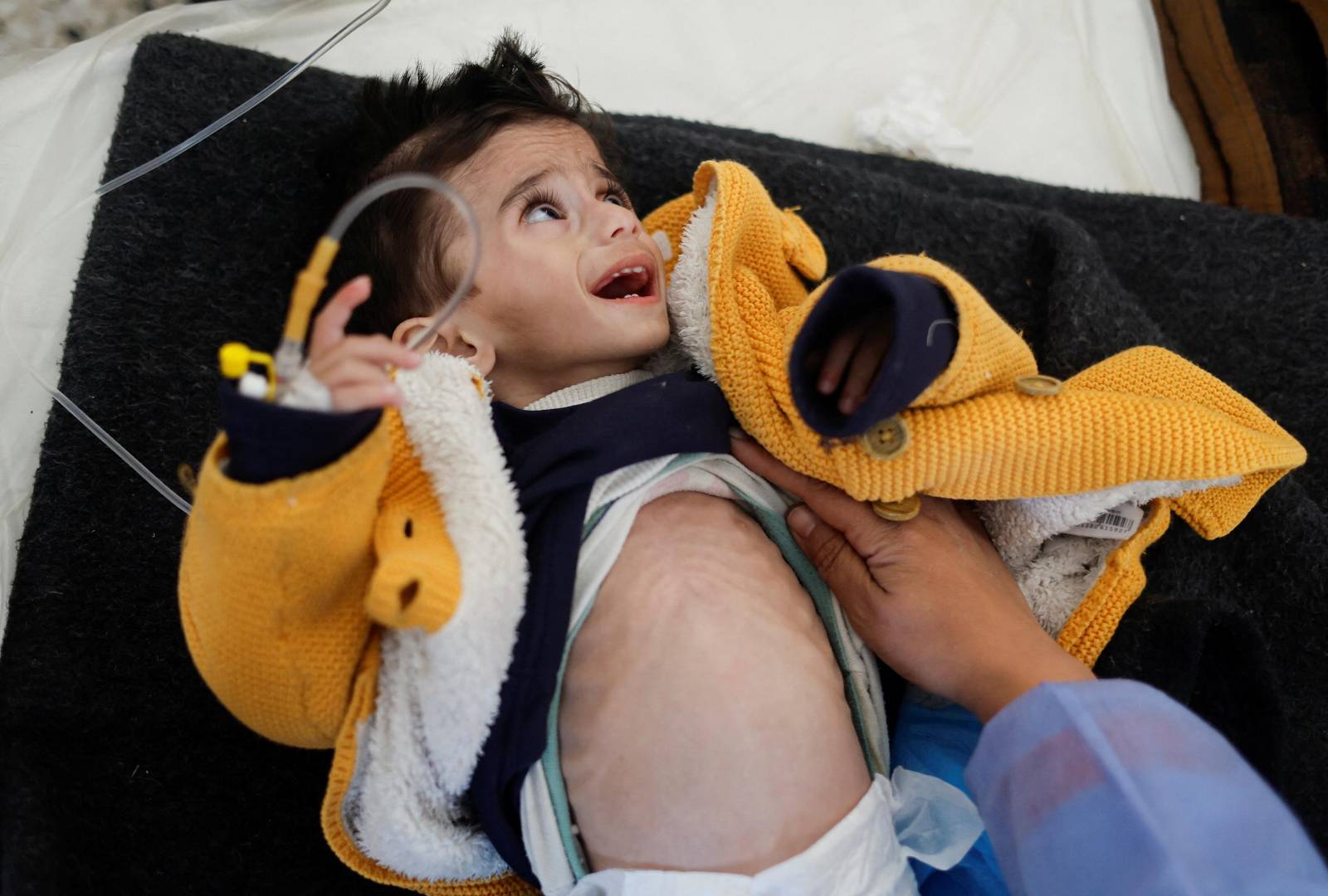 الاحتلال يعترف بقتل 200 فلسطيني في اقتحام «الشفاء»| الأمم المتحدة: مجاعة وشيكة في شمالي غزة