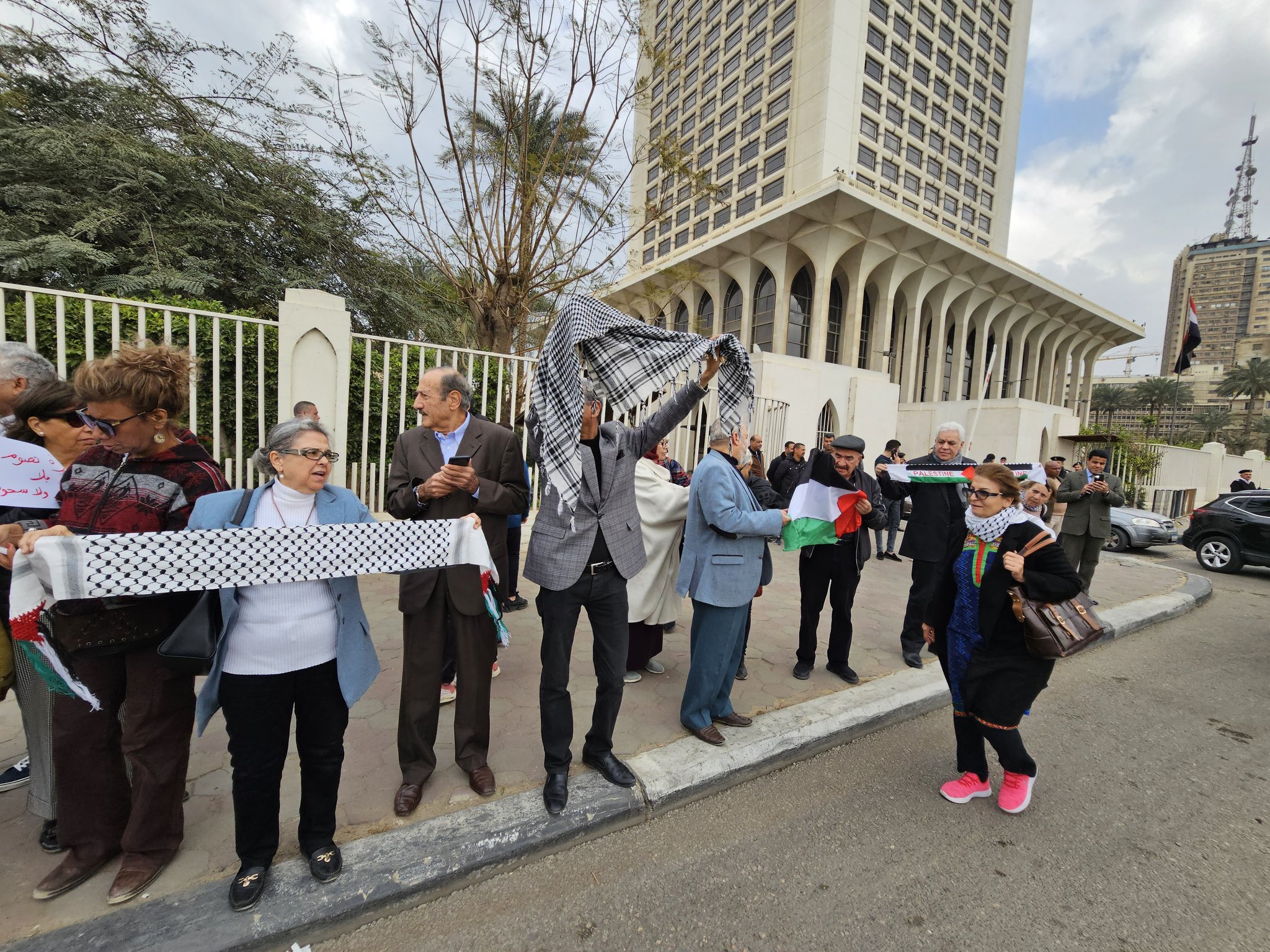 Activists, politicians protest for permission to send aid to Gaza: ‘You want us to forget them’