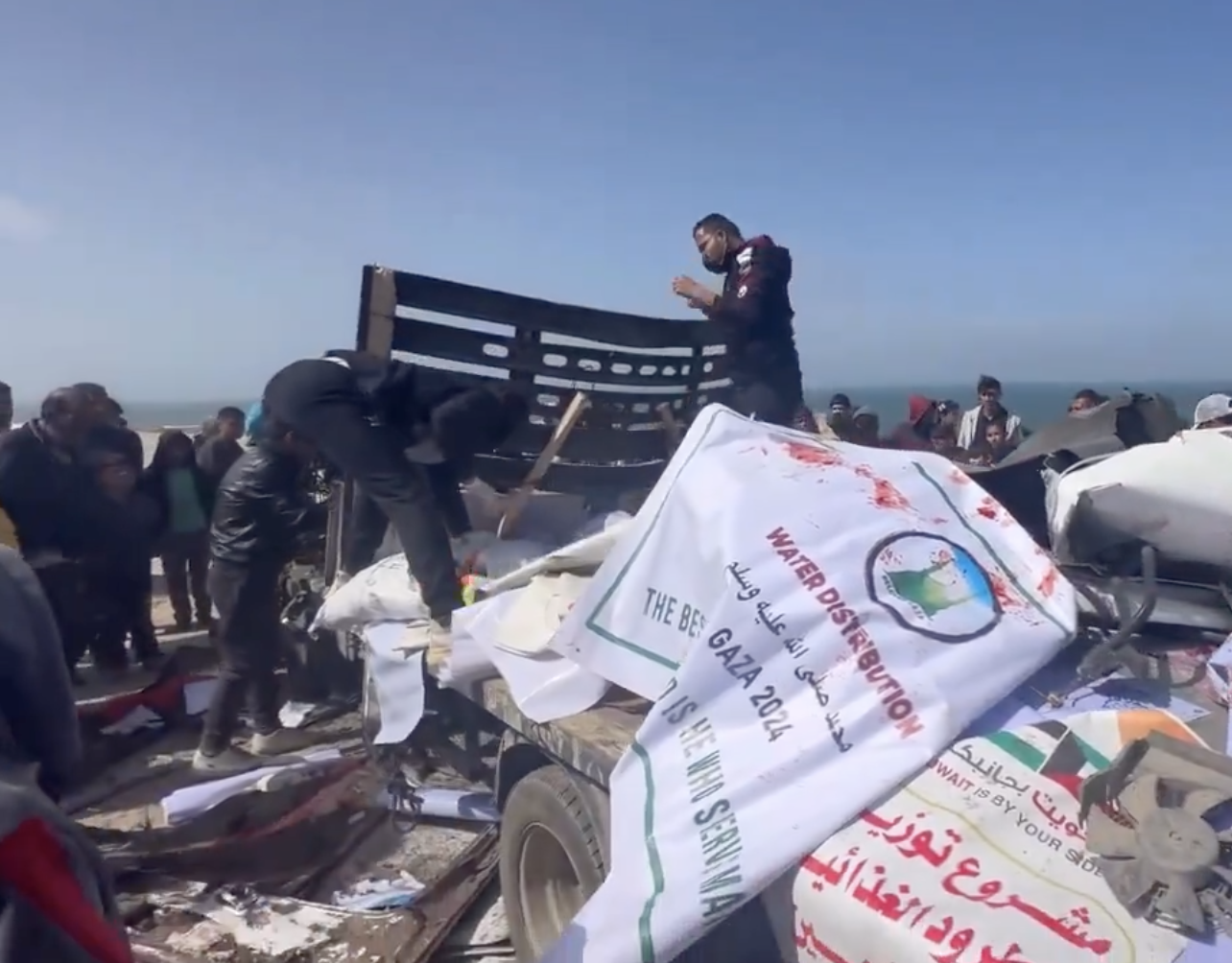 مجددًا.. الجيش الإسرائيلي يقتل فلسطينيين ينتظرون الطعام ويستهدف شاحنة مساعدات
