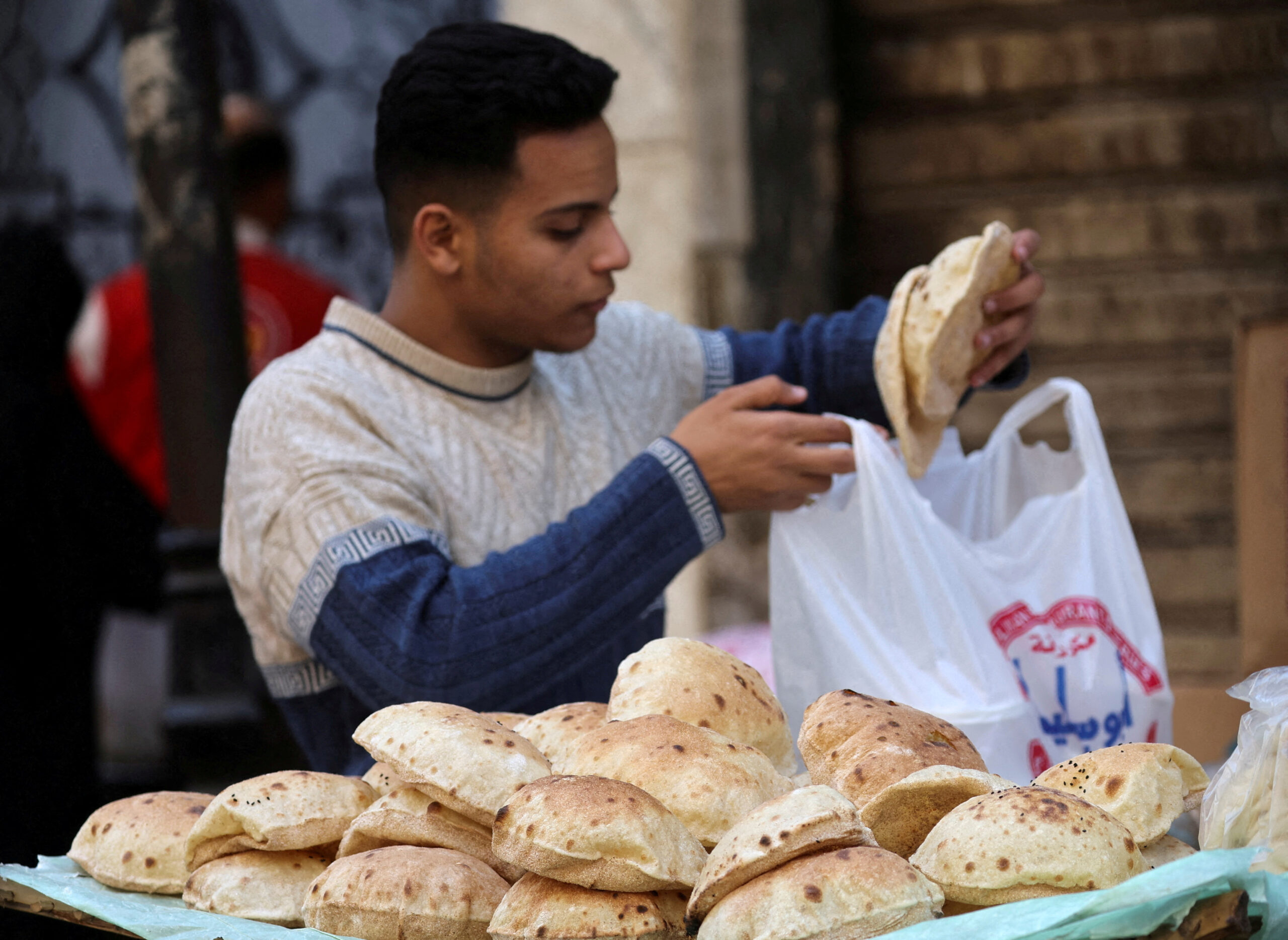 «المخابز» ردًا على المصيلحي: عوامل بخلاف الدقيق ترفع سعر الخبز | جوتيريش: لم أطلب الدخول إلى غزة بعد رفض طلب رئيس «الأونروا»