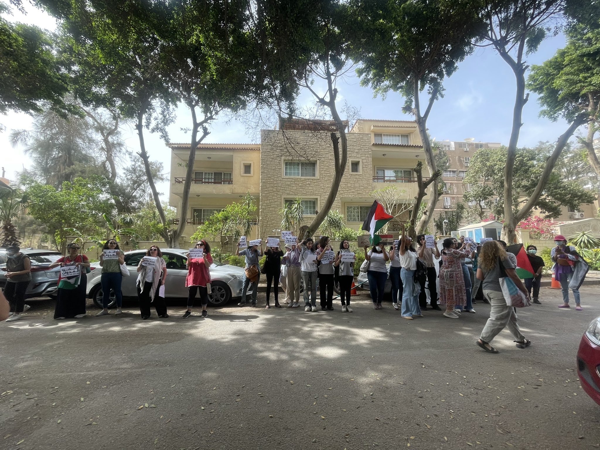 «وقفة اﻷمم المتحدة»: ظهور عدد من المقبوض عليهم أمام «أمن الدولة» وإطلاق سراح آخرين من أقسام الشرطة
