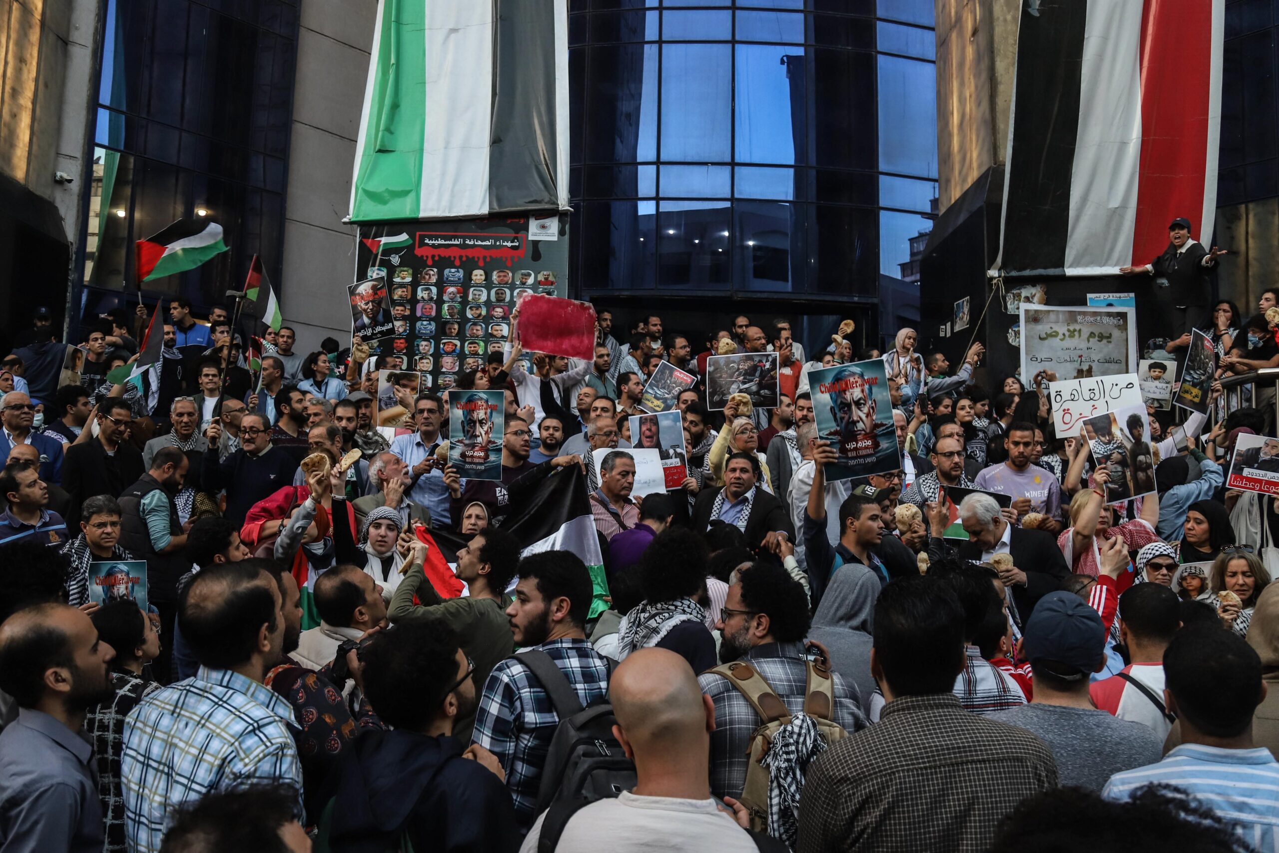 Ten arrested, detained, after taking part in Gaza solidarity protest