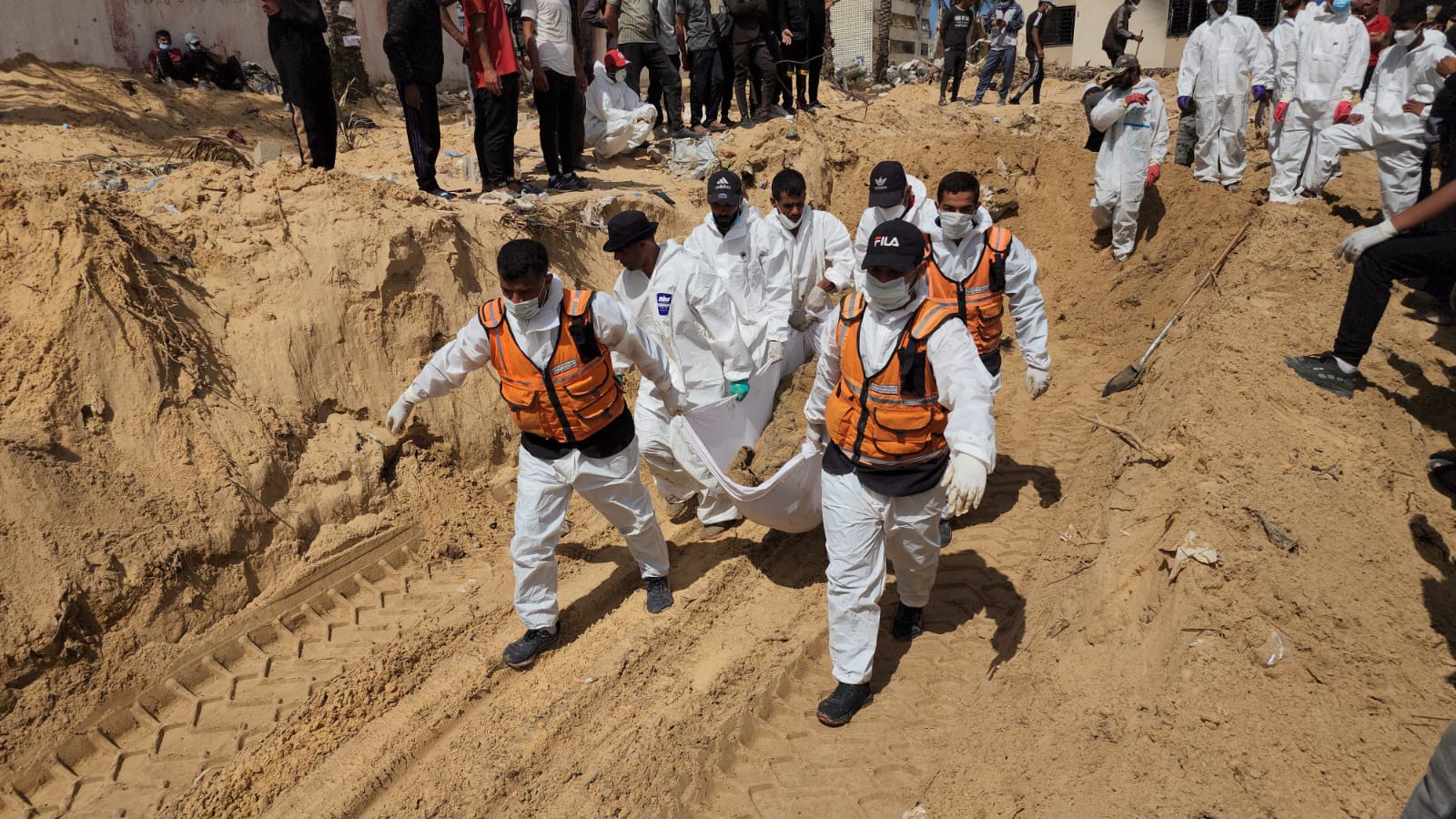 تحديد هوية 42 جثة من بين 283 في مقبرة «ناصر الطبي» | استقالات في جيش الاحتلال بسبب «طوفان اﻷقصى»