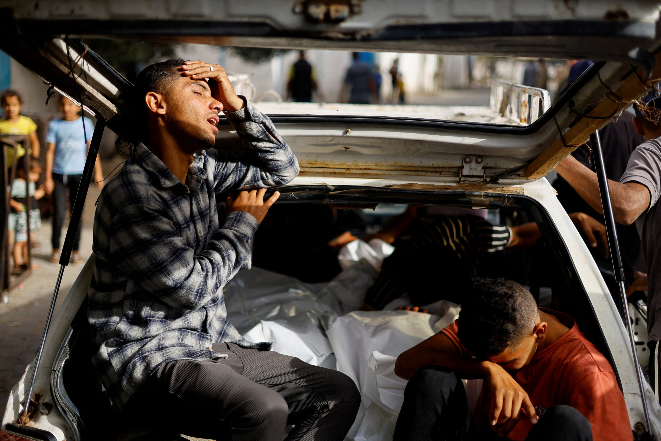 مقتل 60 فلسطينيًا خلال 24 ساعة في استهدافات إسرائيلية لمنازل المواطنين | اجتماع مصري-أمريكي-إسرائيلي بالقاهرة لمناقشة فتح معبر رفح