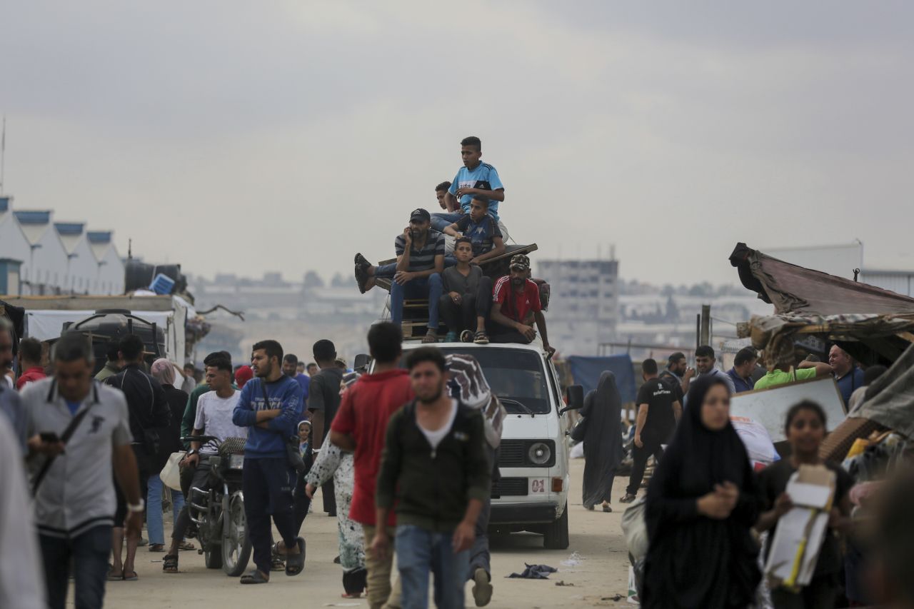 نازحو خان يونس: «وين نروح؟»| خوفًا من التنكيل والاعتقال.. إجلاء 400 مريض ومصاب من مستشفى غزة الأوروبي 