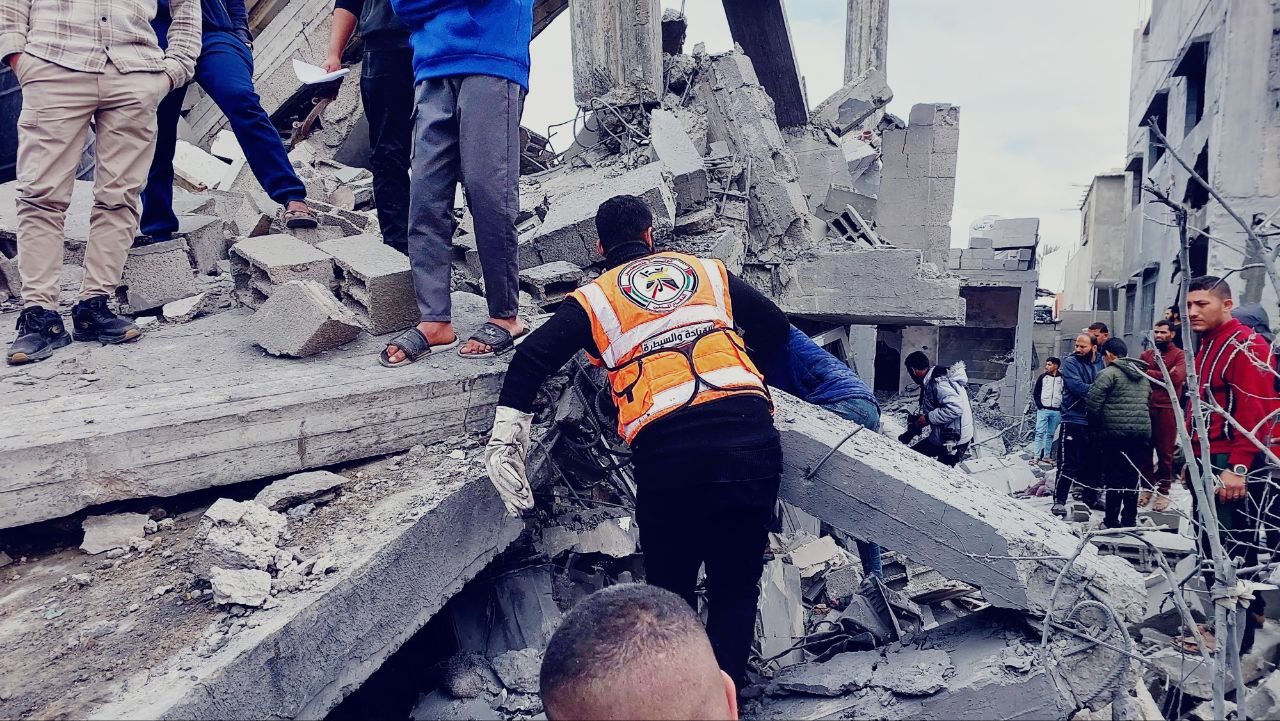 تحركات دبلوماسية مكثفة لاحتواء التصعيد على الجبهة اللبنانية | الدفاع المدني يبدأ انتشال الجثث بعد انسحاب الاحتلال من خان يونس
