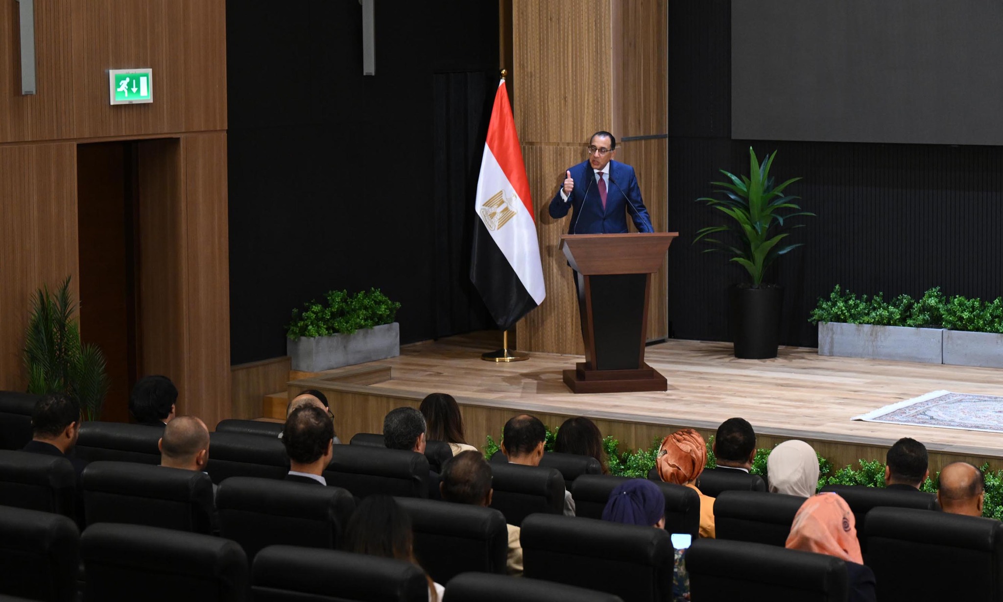 مدبولي بعد التشكيل الجديد: ملتزمون بوقف تخفيف اﻷحمال بنهاية الصيف وغلق المحلات مستمر