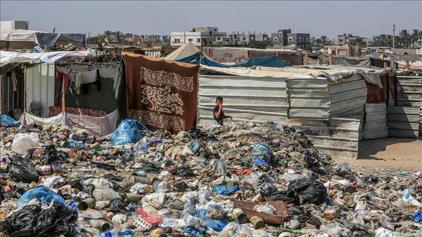 انتشار الأمراض الجلدية والحشرات في مخيمات النزوح.. وسائل المواعين بديلًا لـ«الشامبو» | «هيومان رايتس ووتش»: المقاومة ارتكبت جرائم حرب.. و«حماس»: انحياز فاضح للاحتلال 