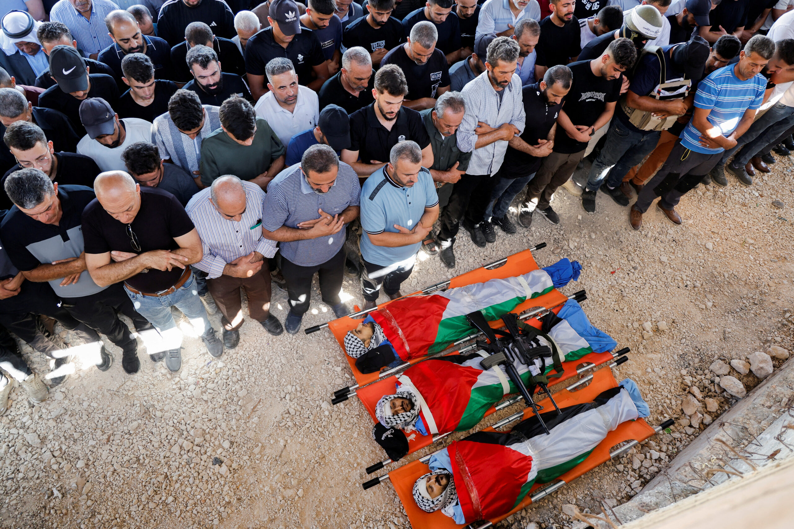 الاحتلال يقتل العشرات في غزة بينهم 5 شُرطيين | مقتل 12 فلسطينيًا في الضفة وسط حملة مداهمات | مقتل 5 من حزب الله وإصابة 7 إسرائيليين في استهداف مواقع عسكرية
