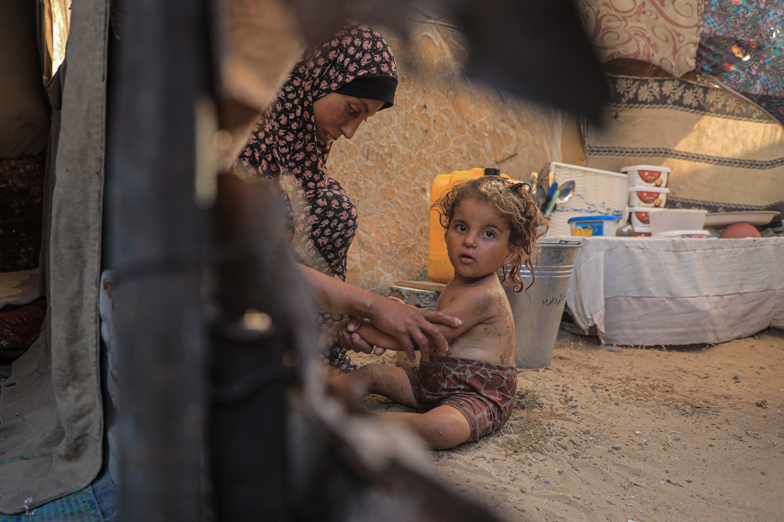 انطلاق حملة التطعيم ضد شلل الأطفال في قطاع غزة.. والأهالي: «إجت في وقتها» | عملية فدائية تقتل 3 من الشرطة الإسرائيلية