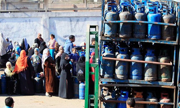 Govt increases cooking gas prices, prompting new inflationary spike