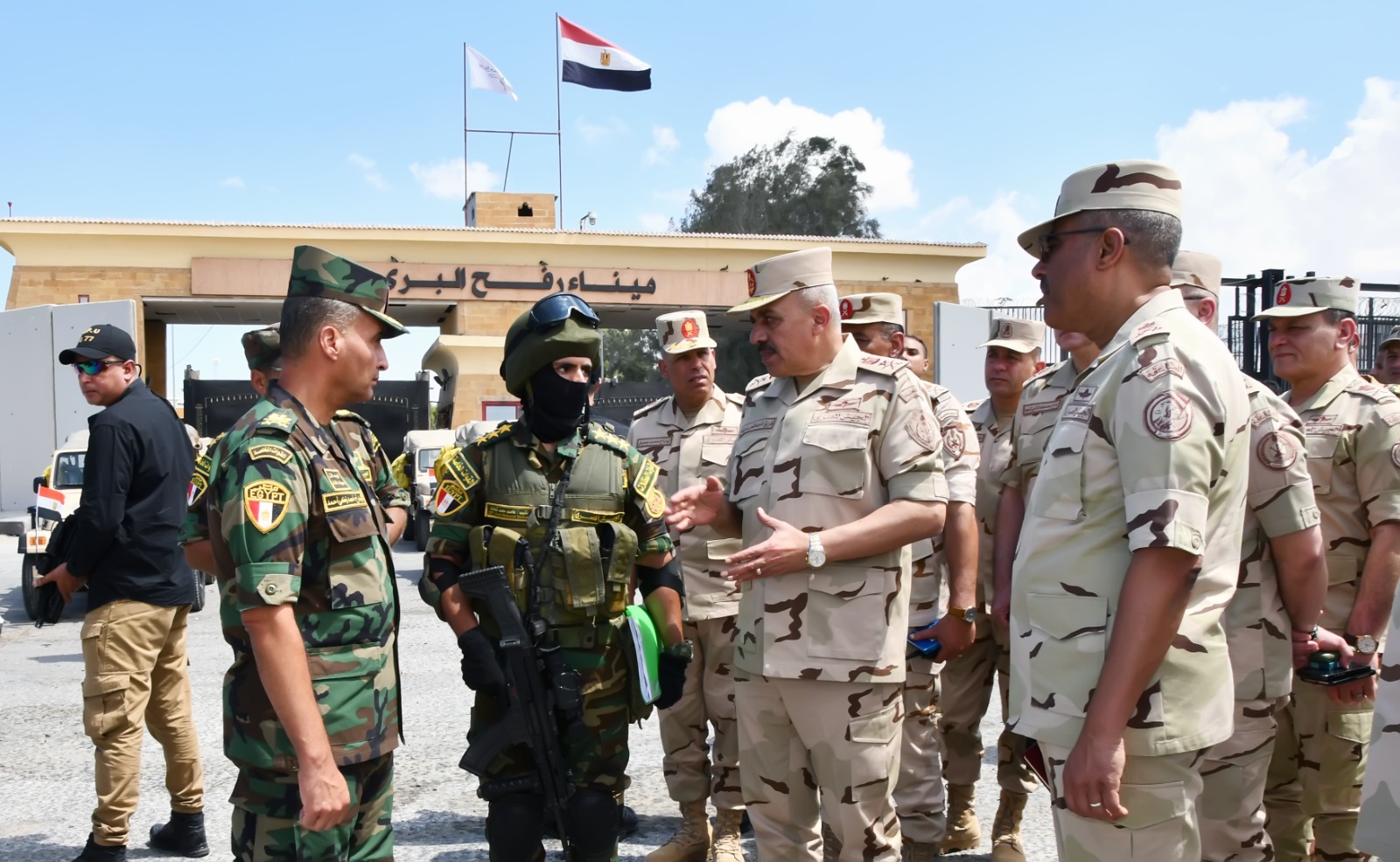 Egyptian Armed Forces chief of staff inspects border with Gaza in highest-level military visit to area since Israel launched aggression