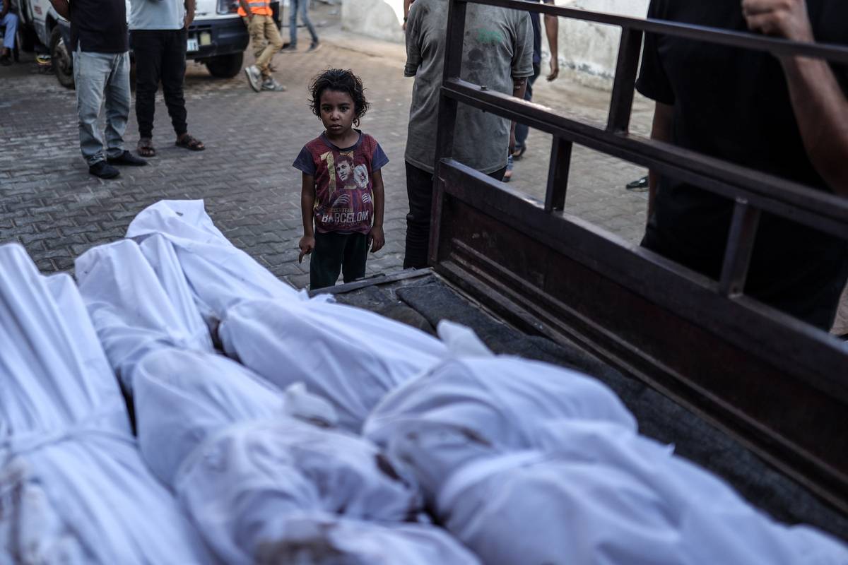 مر عامٌ و42 ألف قتيل.. القصف الإسرائيلي مستمر على غزة و«القسام» تقصف تل أبيب | مقتل طفل بالرصاص في القدس ومسنّ ضربًا في الخليل