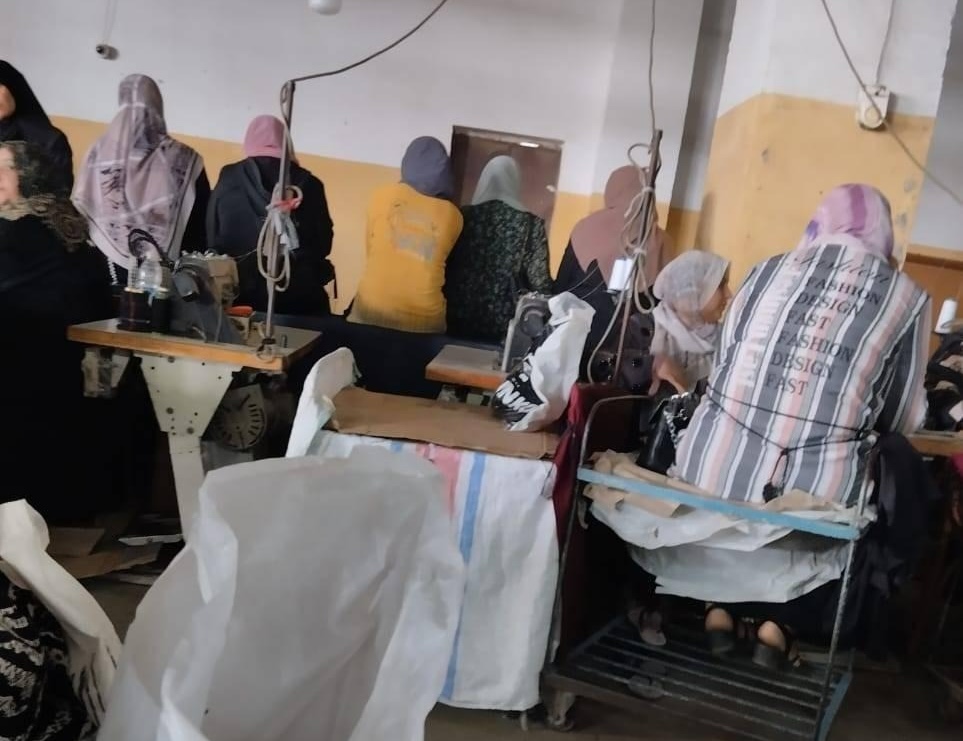 بعد إنهاء إضرابهم تحت التهديد.. إدارة «وبريات سمنود» تصرف للعمال ربع المرتب عن شهر سبتمبر  