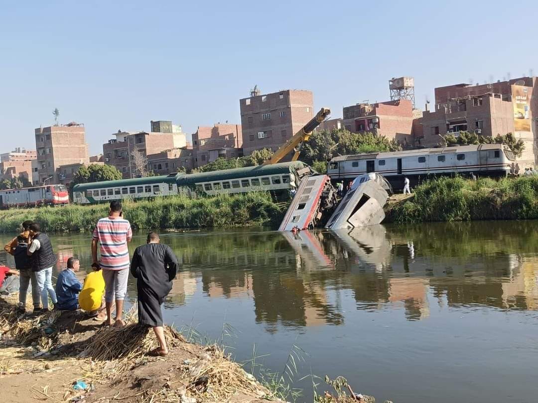 وفاة و21 إصابة في حادث قطار.. و«الوزير» يتوعد بـ«بتر العناصر المهملة» من السكة الحديد