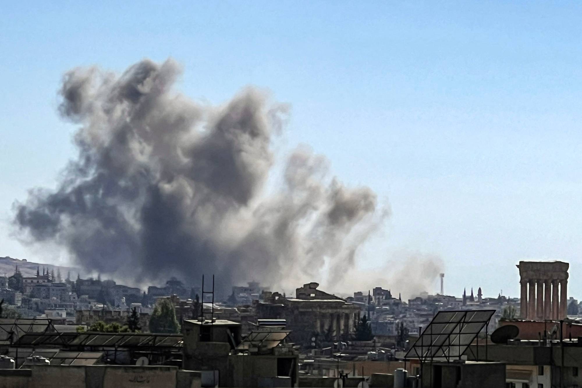 الجيش الإسرائيلي يأمر بإخلاء مخيم الرشيدية للاجئين الفلسطينيين ويقصف بعلبك مجددًا.. ومفاوضات حول هدنة تستمر 60 يومًا
