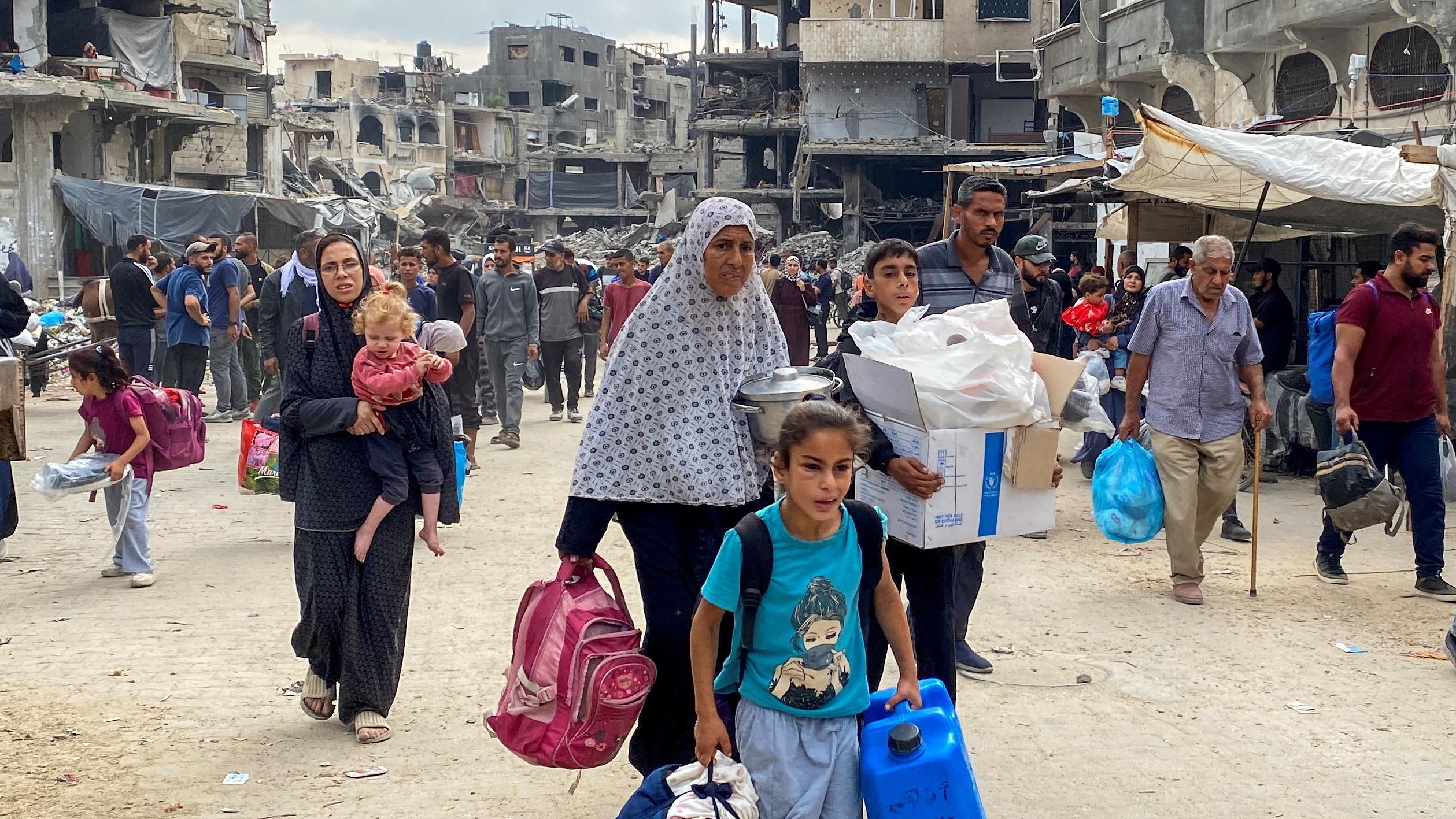 الدفاع المدني في غزة: 200 ألف مواطن في جباليا يواجهون خطر الموت | مستوطنون يهاجمون قاطفي الزيتون بإطلاق الرصاص ويقطعون الأشجار في الضفة