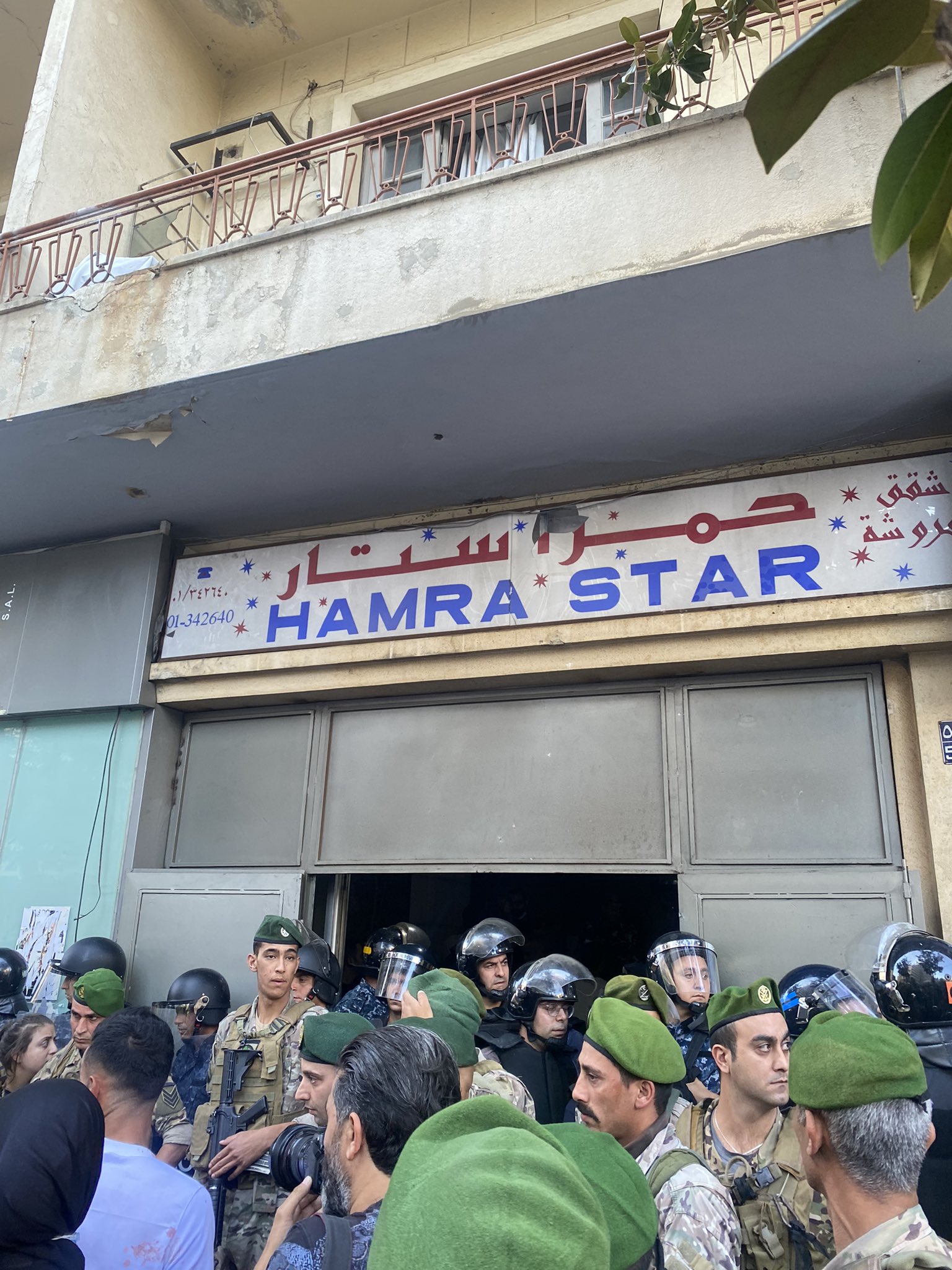 صدام بين النازحين وقوى الأمن يعمق أزمة النزوح في بيروت
