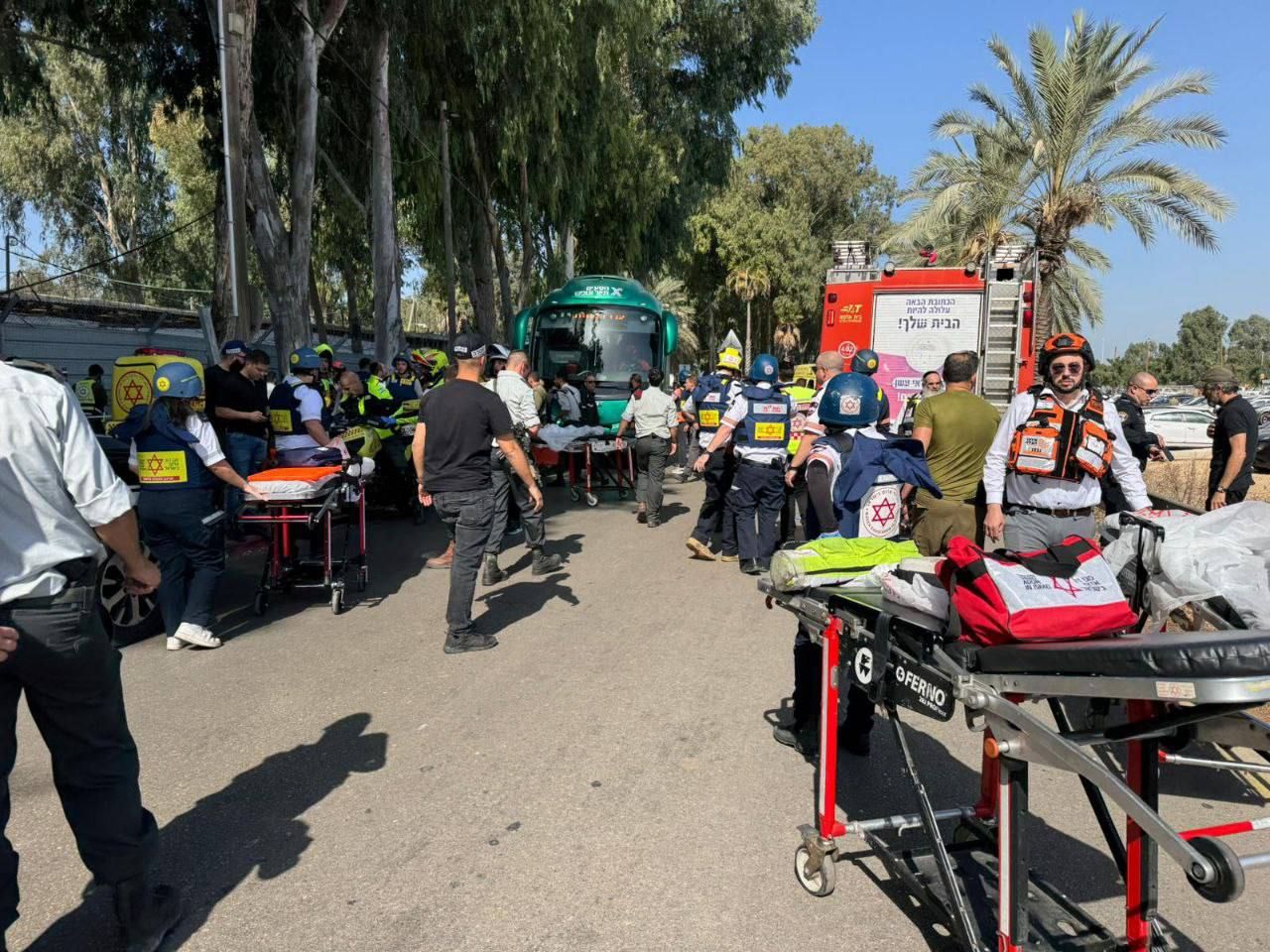 مقتل إسرائيلي وإصابة 32 آخرين بعملية دهس في تل أبيب | الاحتلال يقتل نازحين بينهم 3 صحفيين داخل مدرسة إيواء