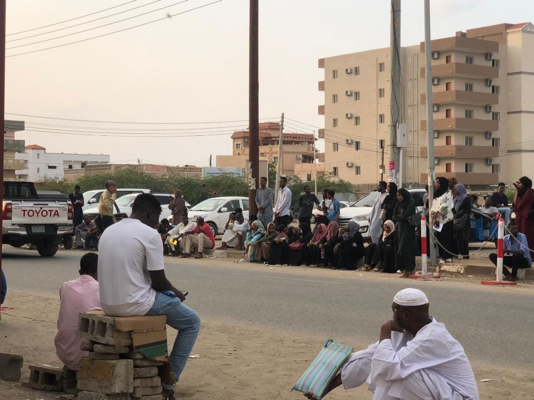 طلاب سودانيون عن استمرار عدم صدور تأشيرات دراسة: «القنصل المصري مستجيب والموافقة الأمنية سبب التأخير»