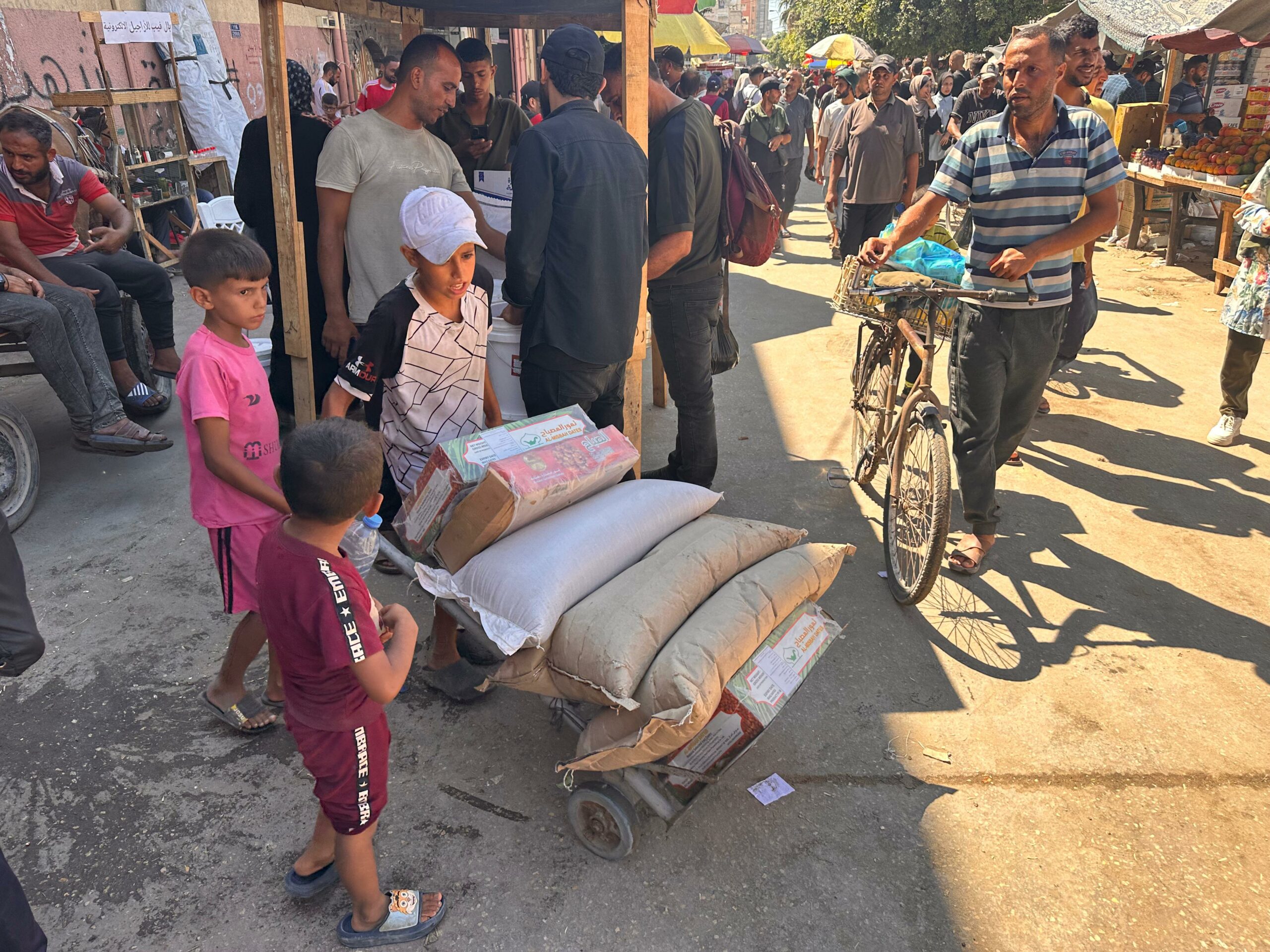 شوقٌ للأطعمة الطازجة في شمال القطاع.. و«مخيمات يتيمة» في الجنوب | «النجار المصاب» ينزح مجددًا بعدما «فاق الوضع اليأس»